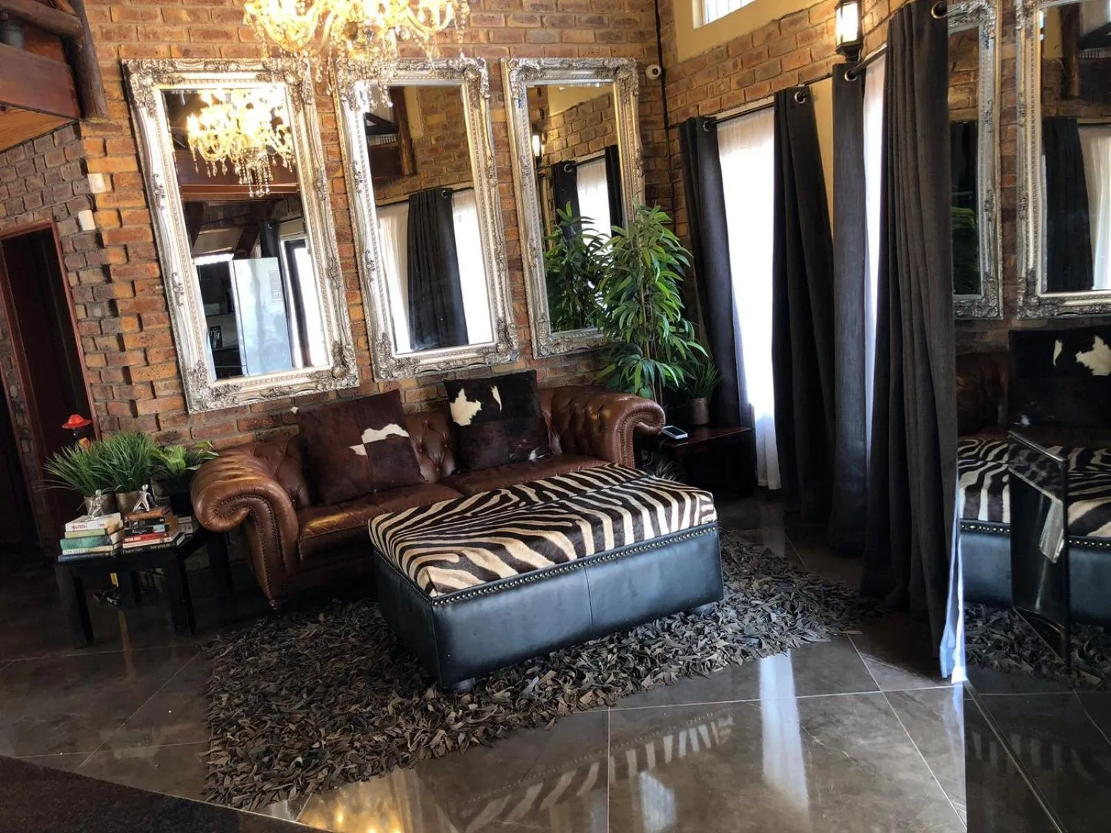 Lounge or bar in Imbube Safari Lodge