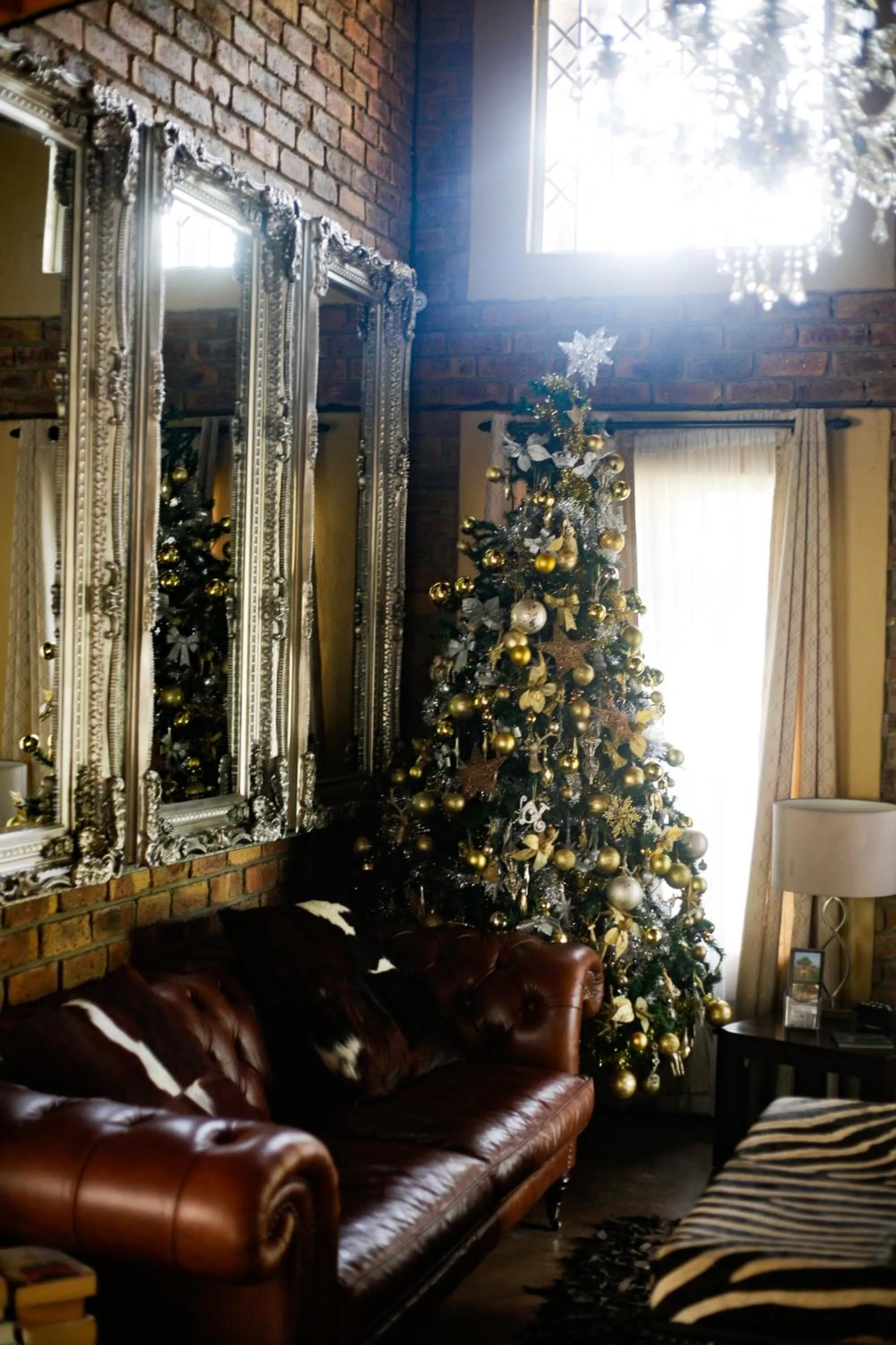 Living room in Imbube Safari Lodge