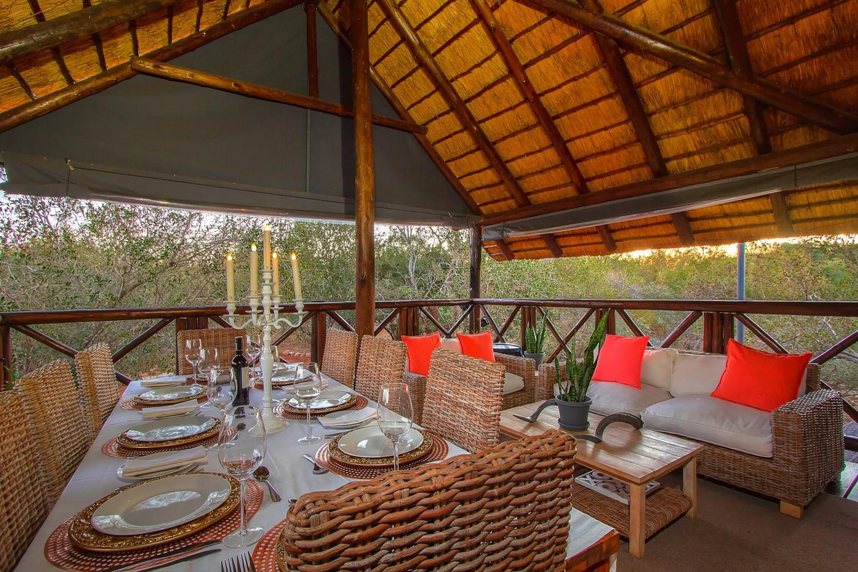 Restaurant/places to eat in Imbube Safari Lodge