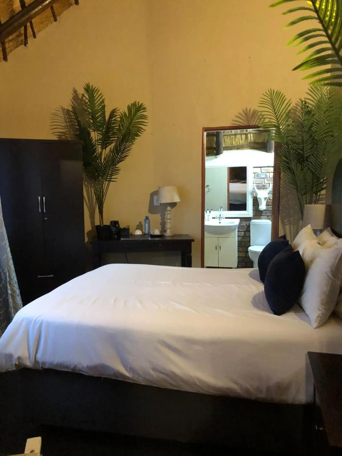 Bed in Imbube Safari Lodge