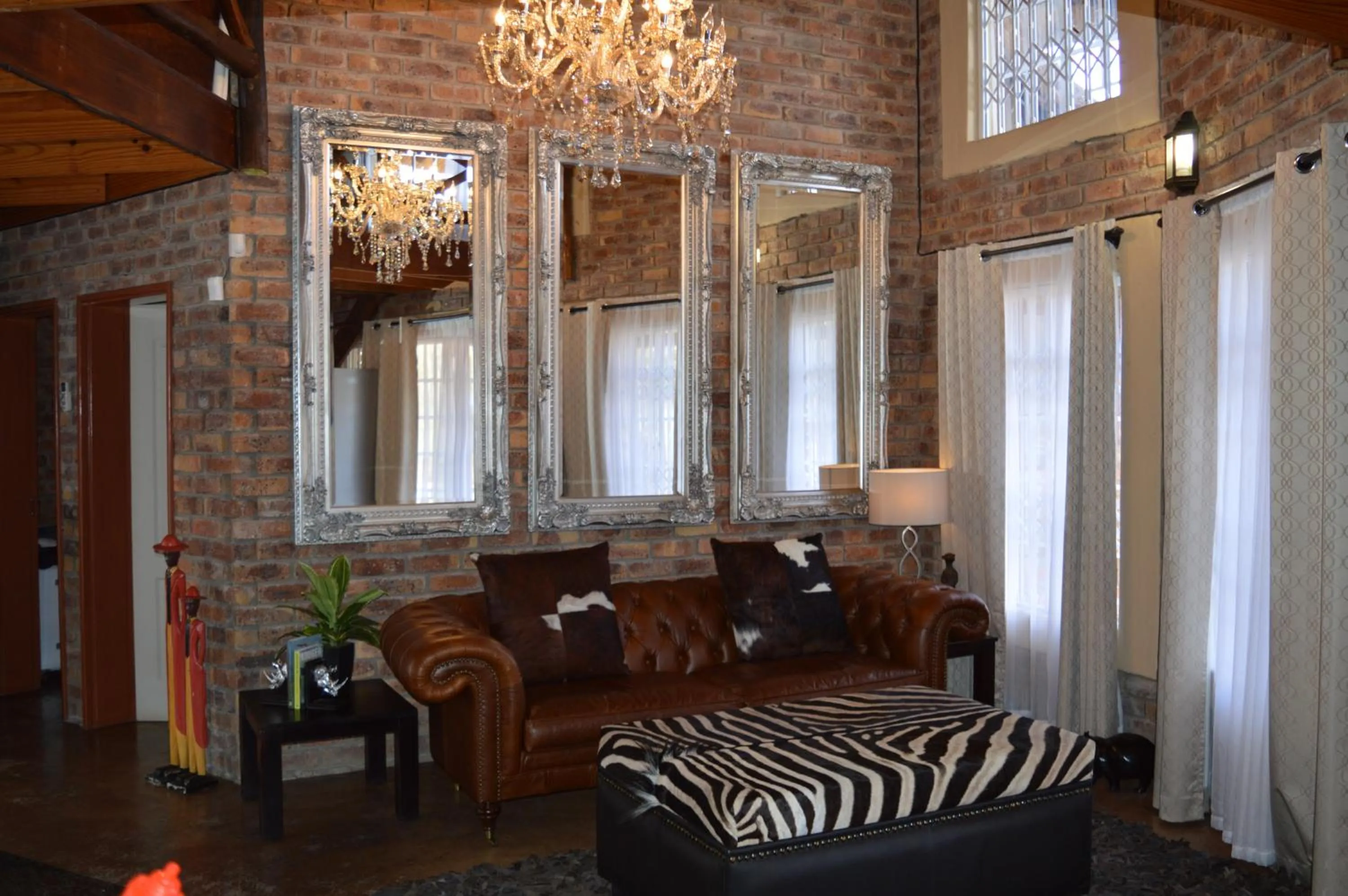 Living room in Imbube Safari Lodge