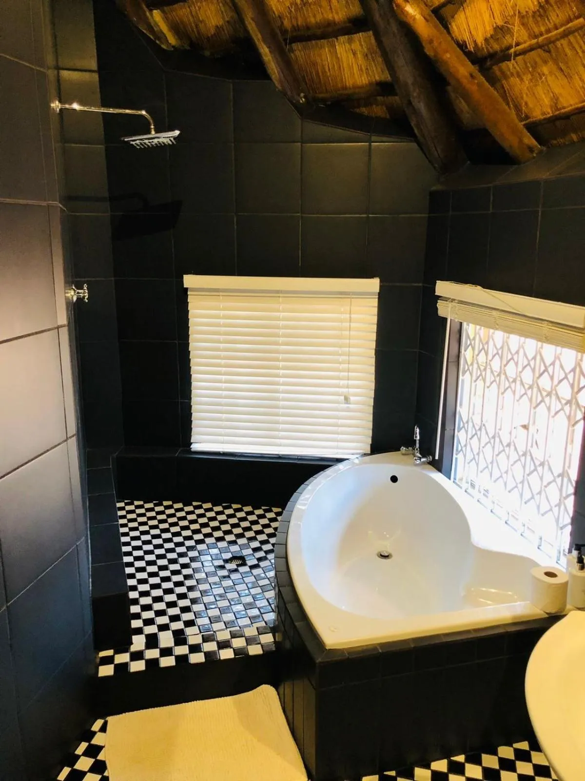 Bath in Imbube Safari Lodge