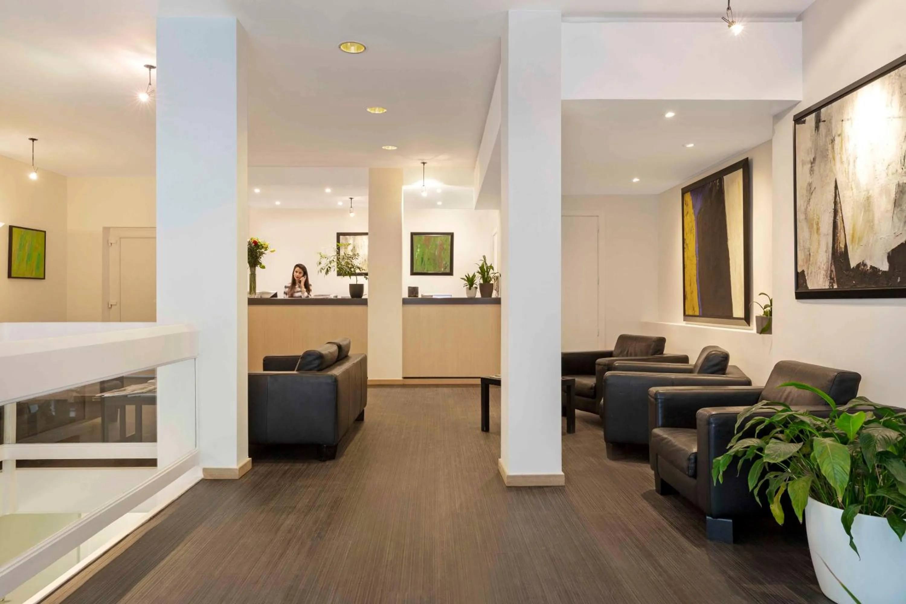 Staff in Hôtel Argus by happyCulture