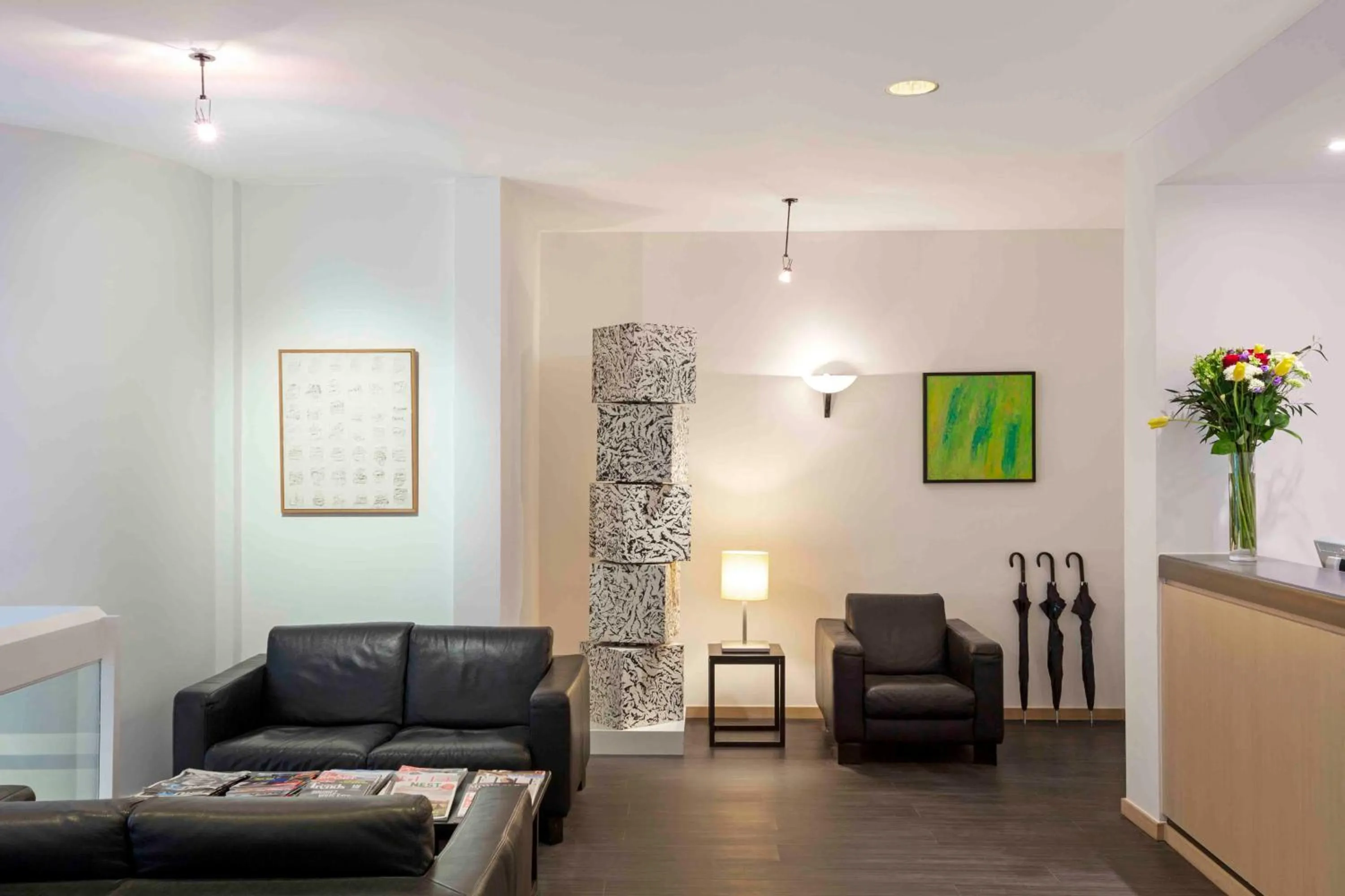 Lobby or reception in Hôtel Argus by happyCulture