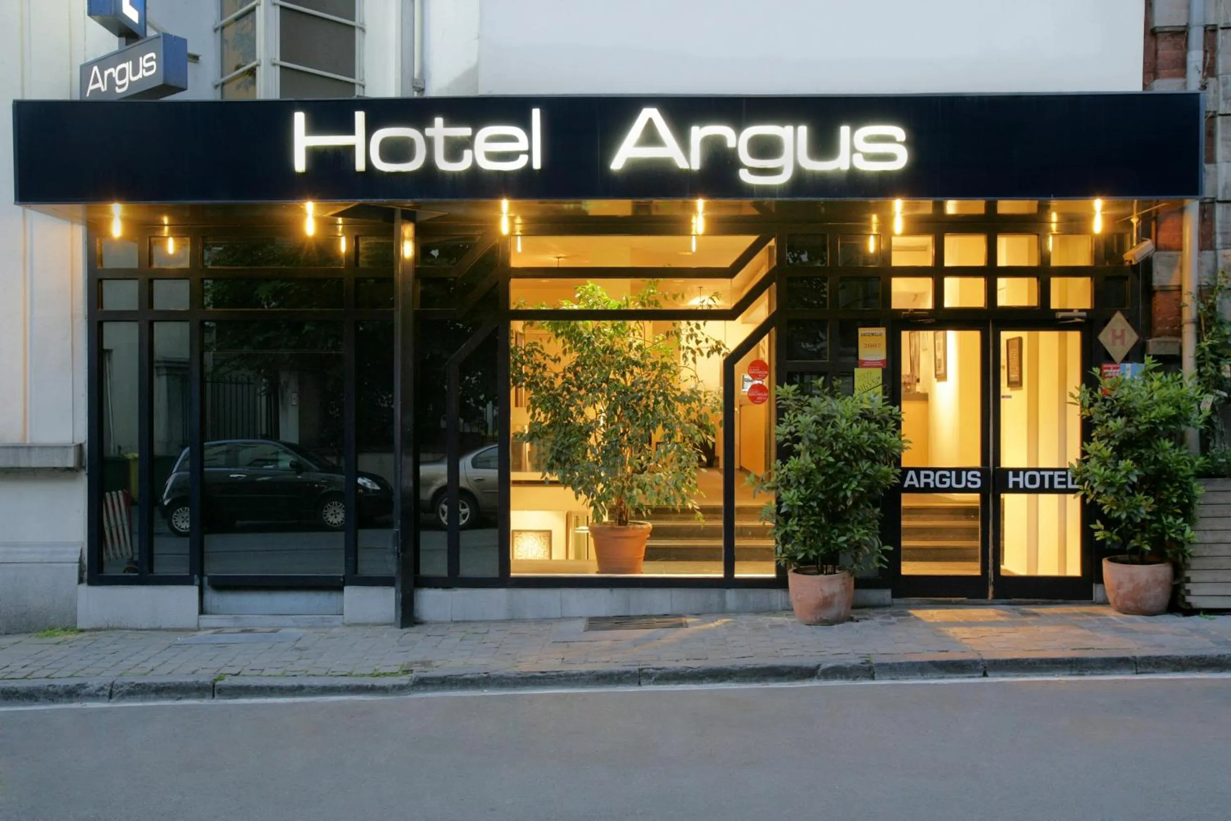 Facade/entrance in Hôtel Argus by happyCulture