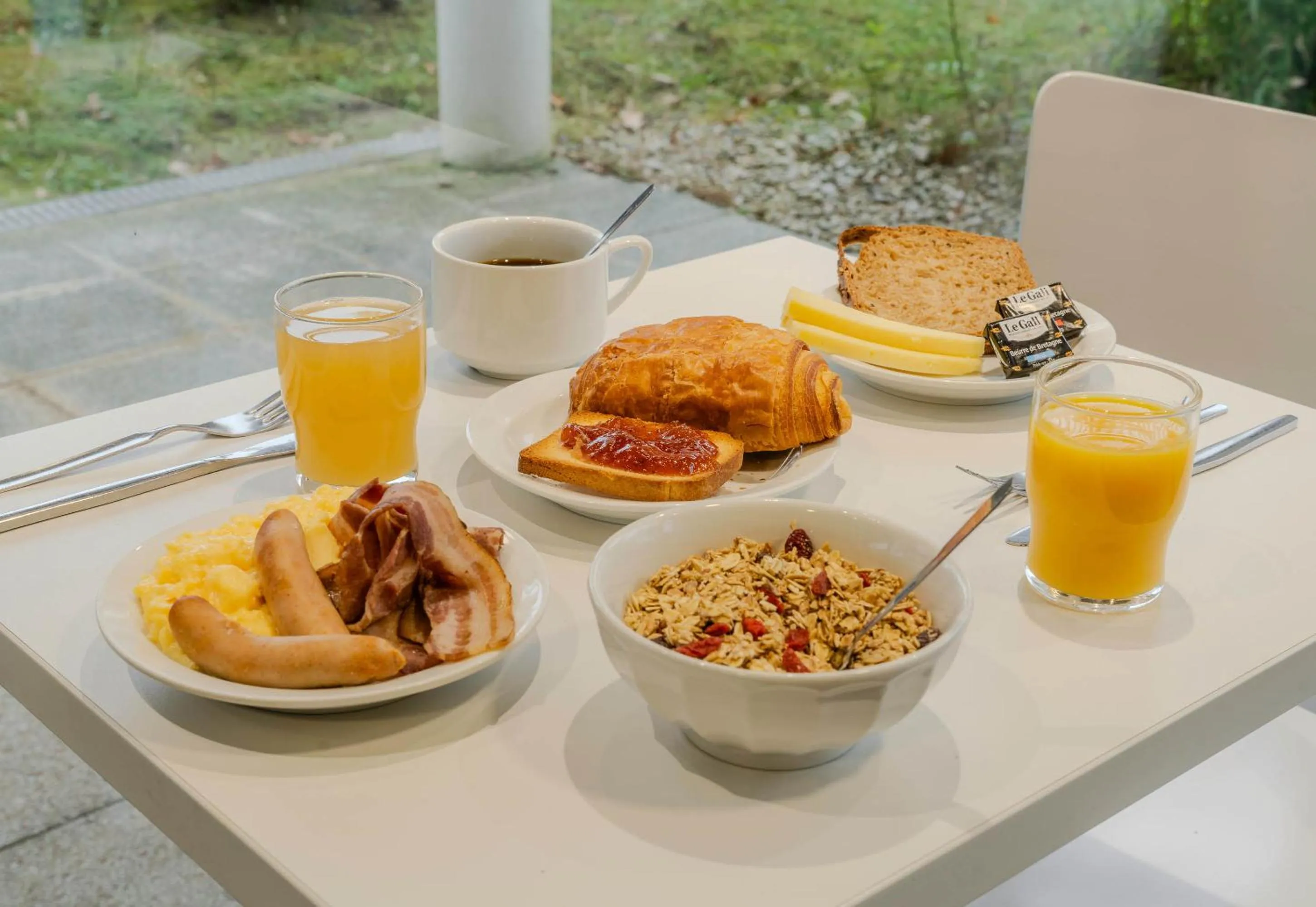 Breakfast in B&B HOTEL Arras