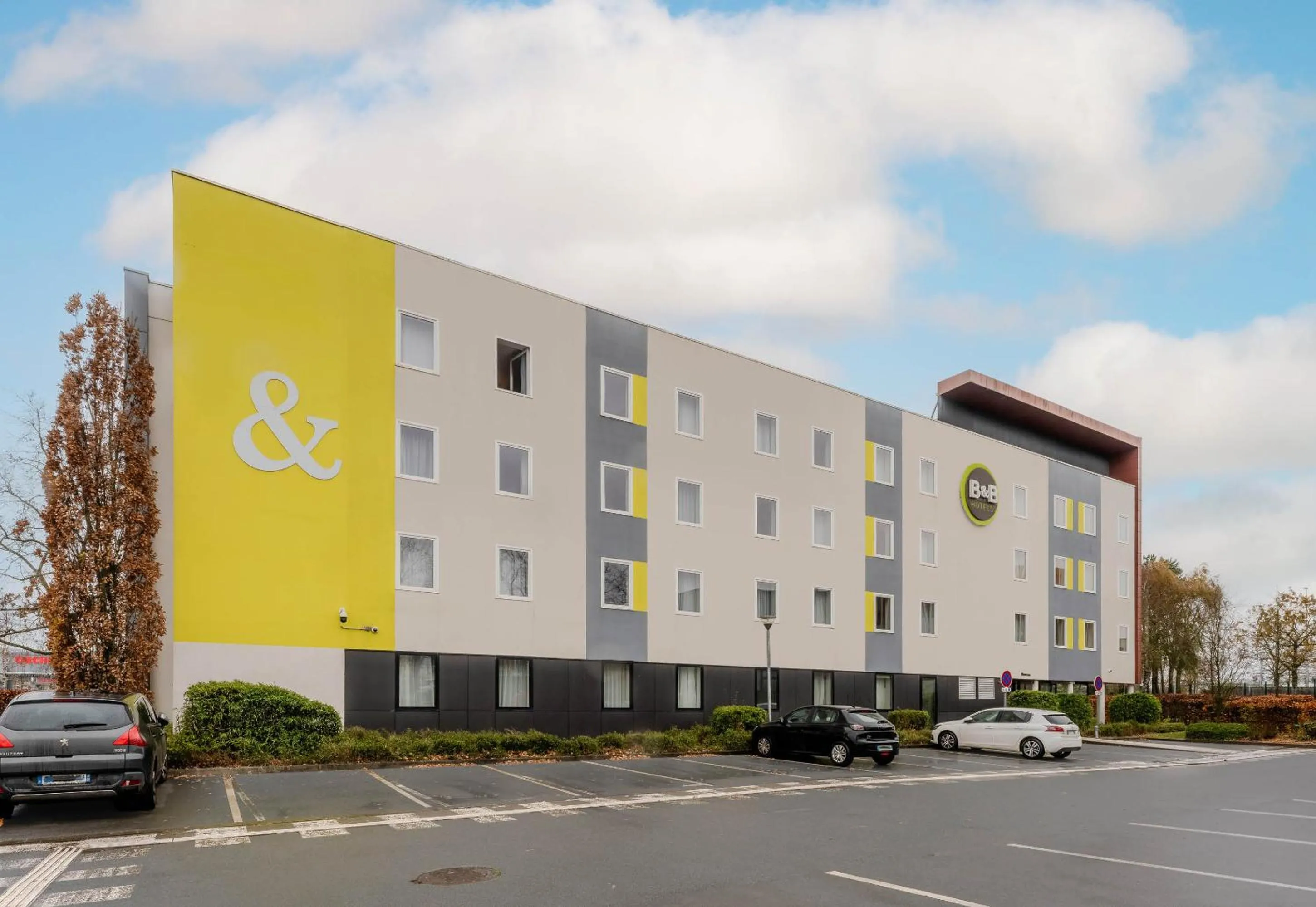 Property building in B&B HOTEL Arras