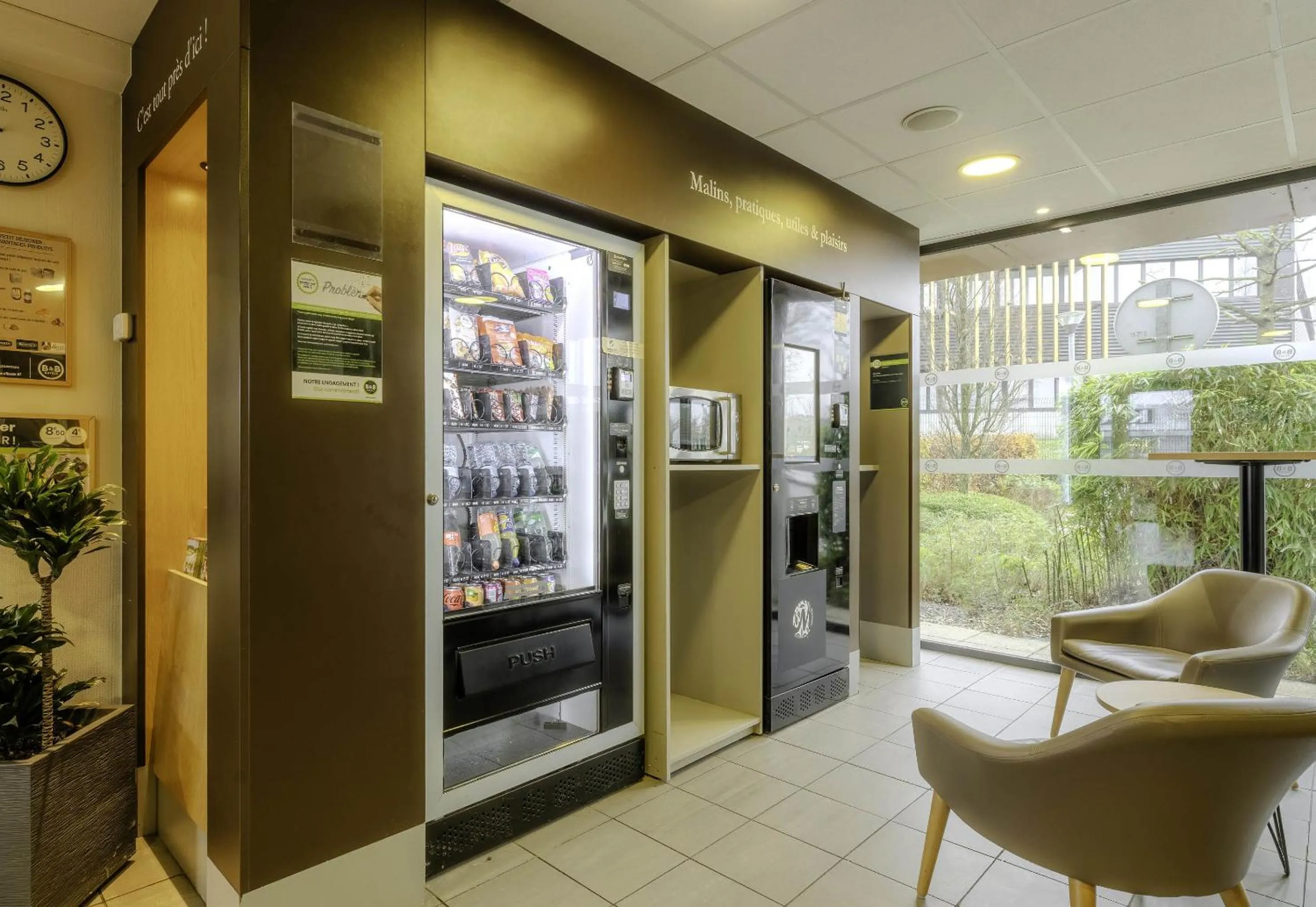 vending machine in B&B HOTEL Arras