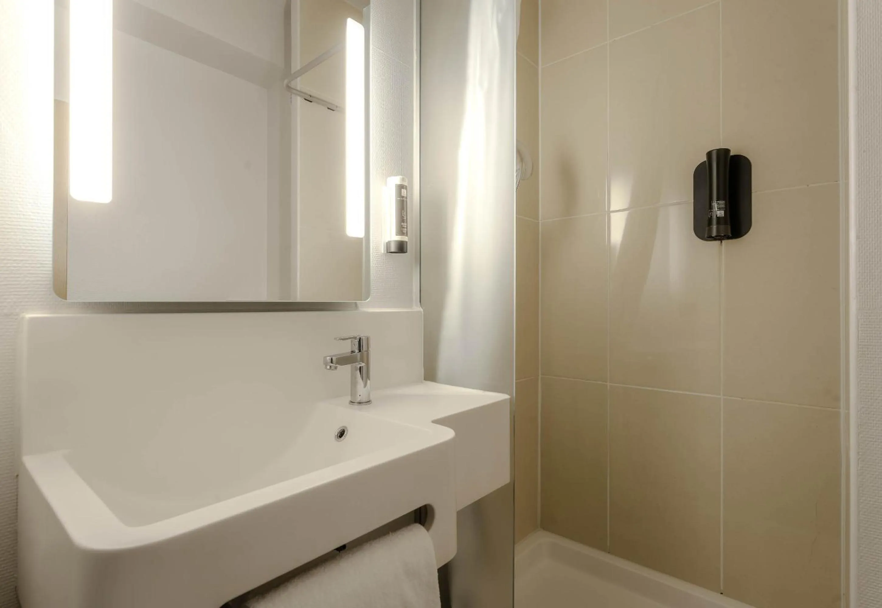 Bathroom in B&B HOTEL Arras