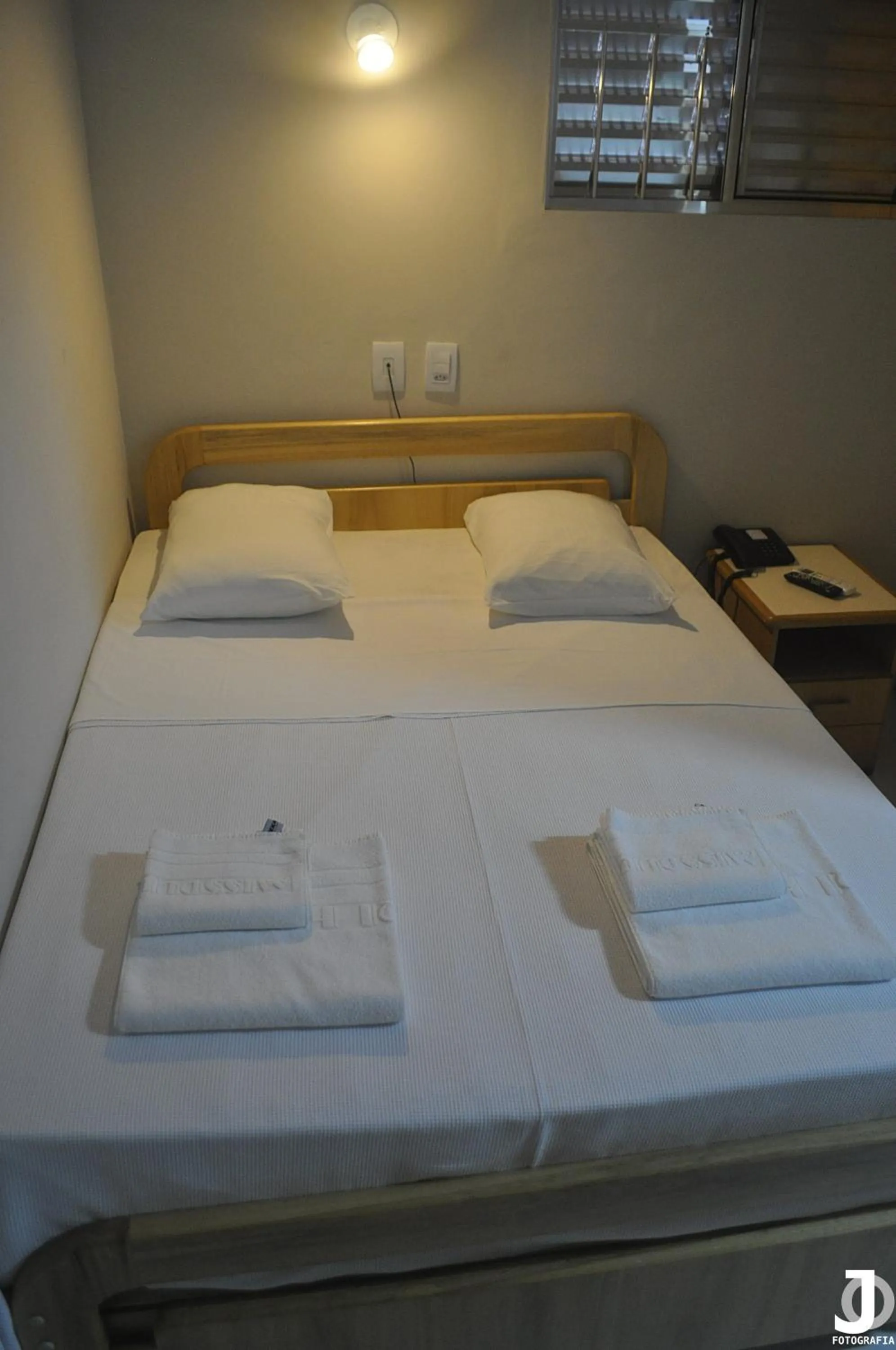 Photo of the whole room, Bed in Missouri Hotel