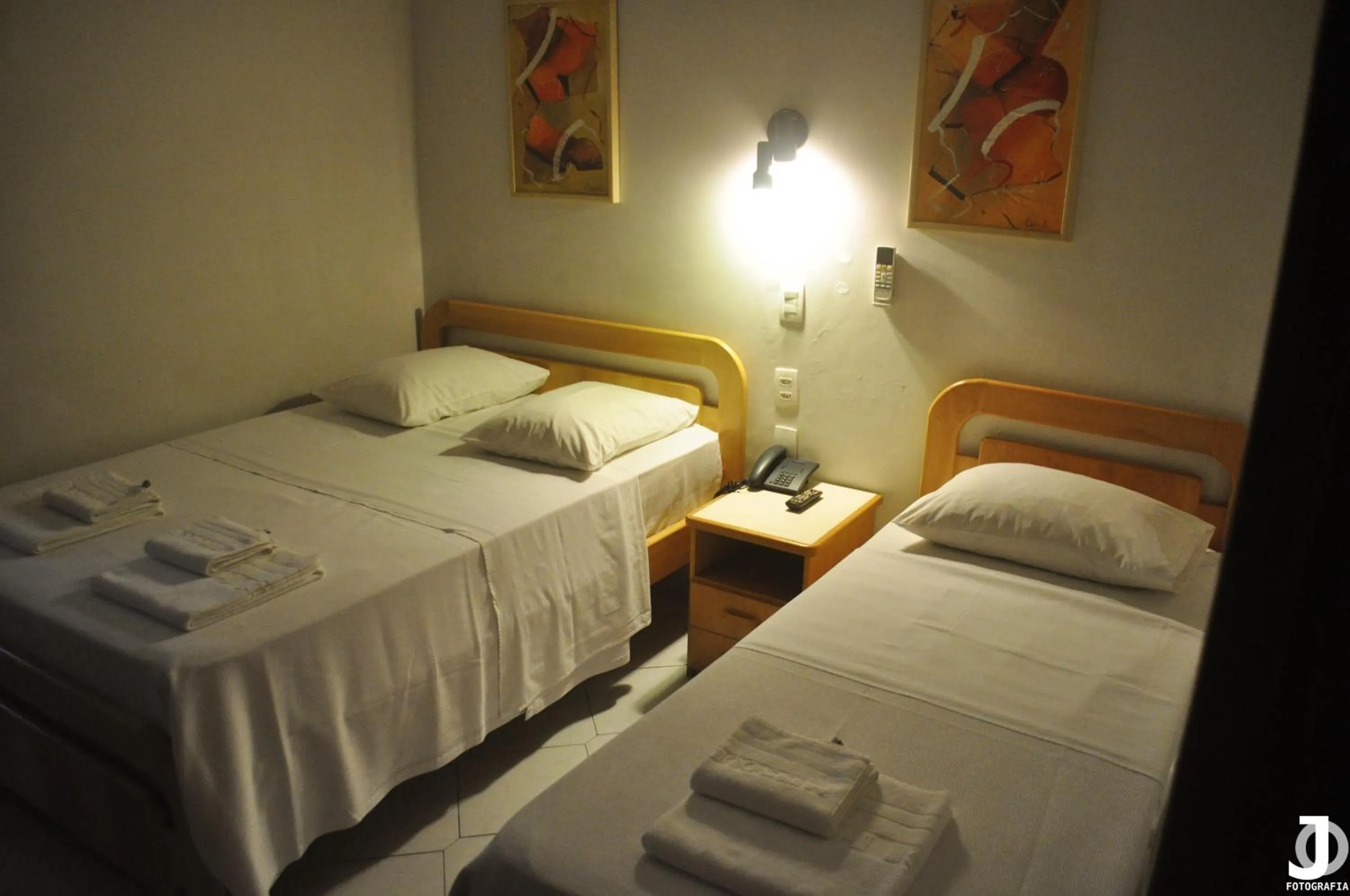 Photo of the whole room, Bed in Missouri Hotel