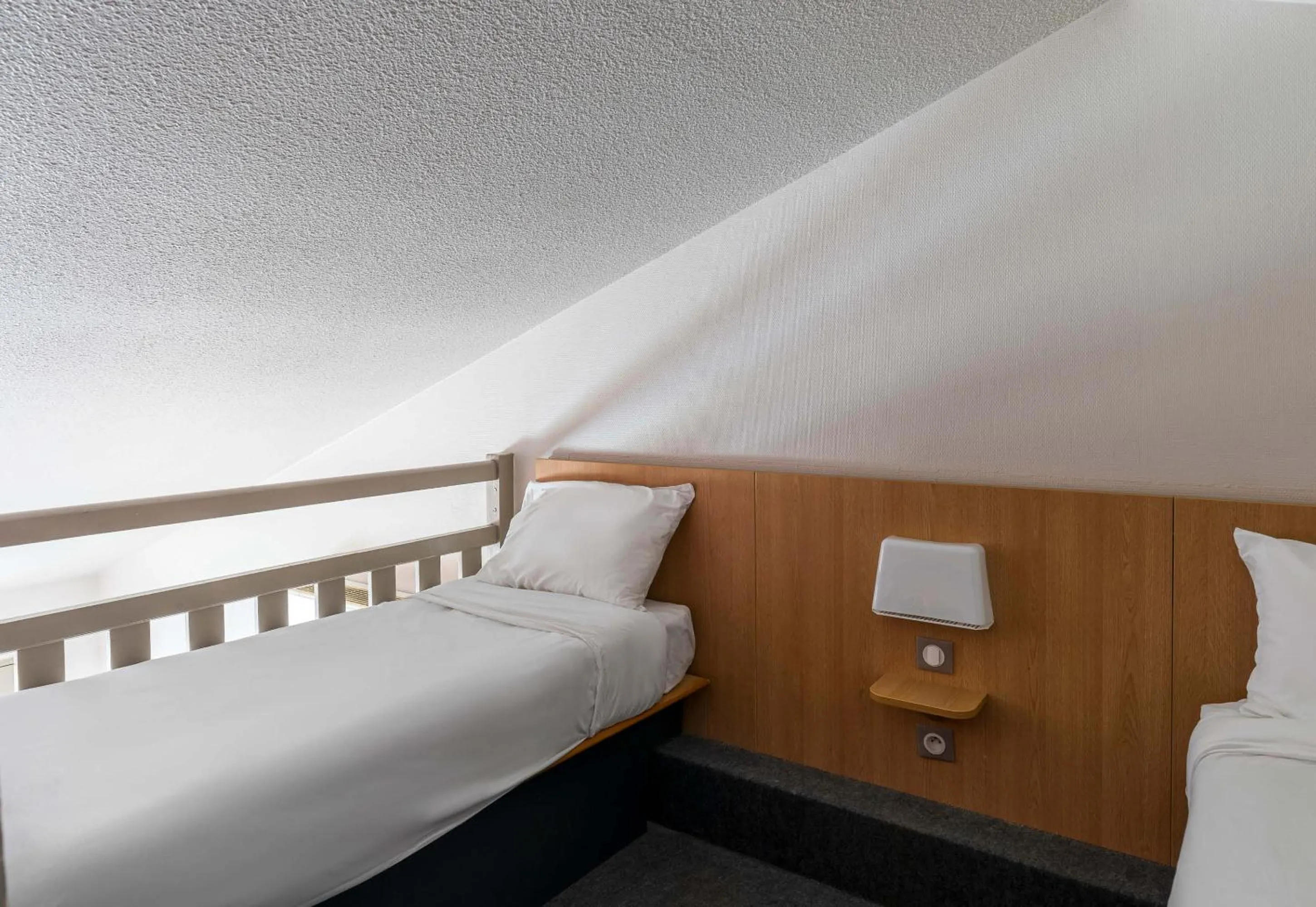 Bedroom, Bed in B&B HOTEL Auxerre Bourgogne