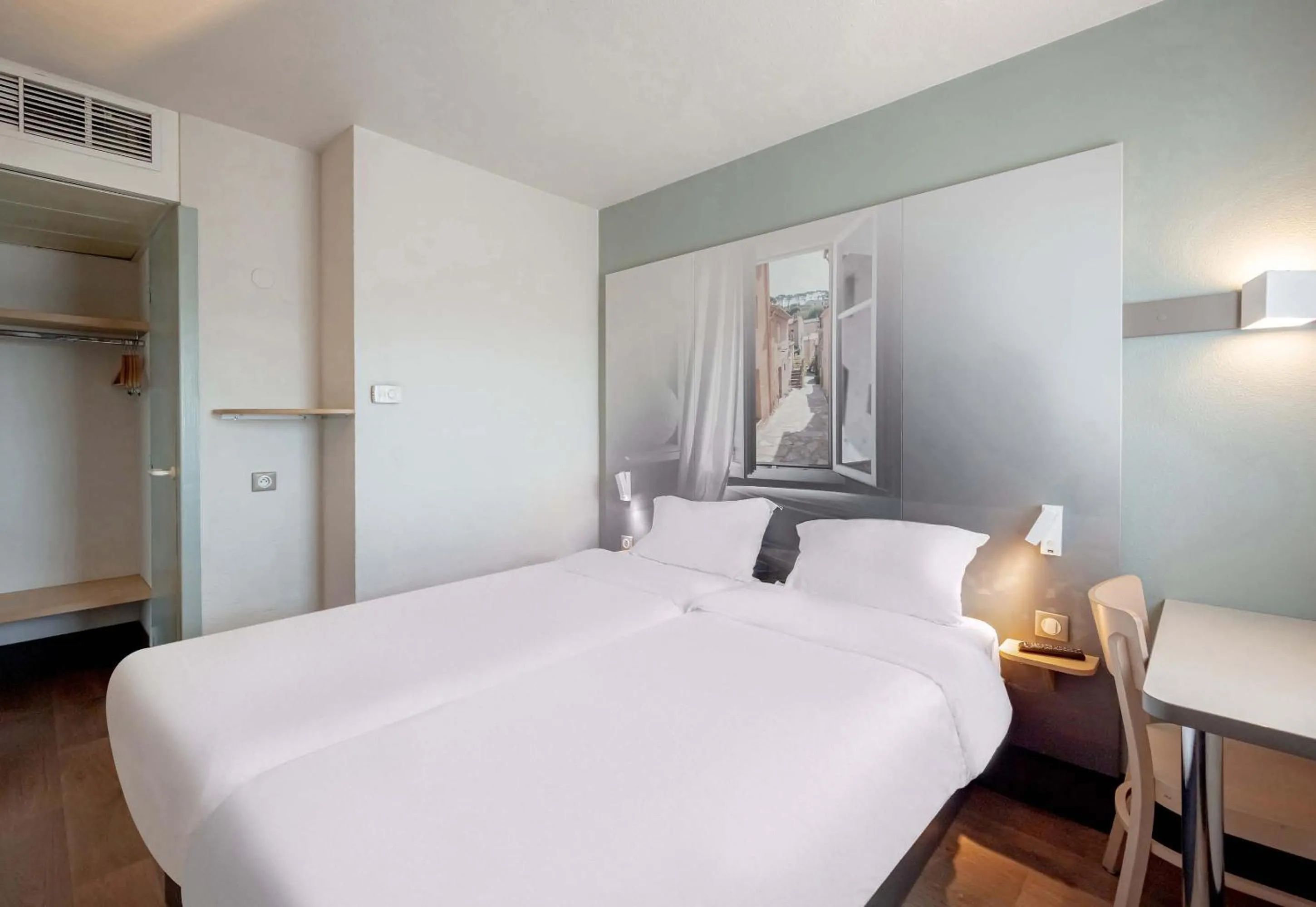 Bedroom, Bed in B&B HOTEL Hyères