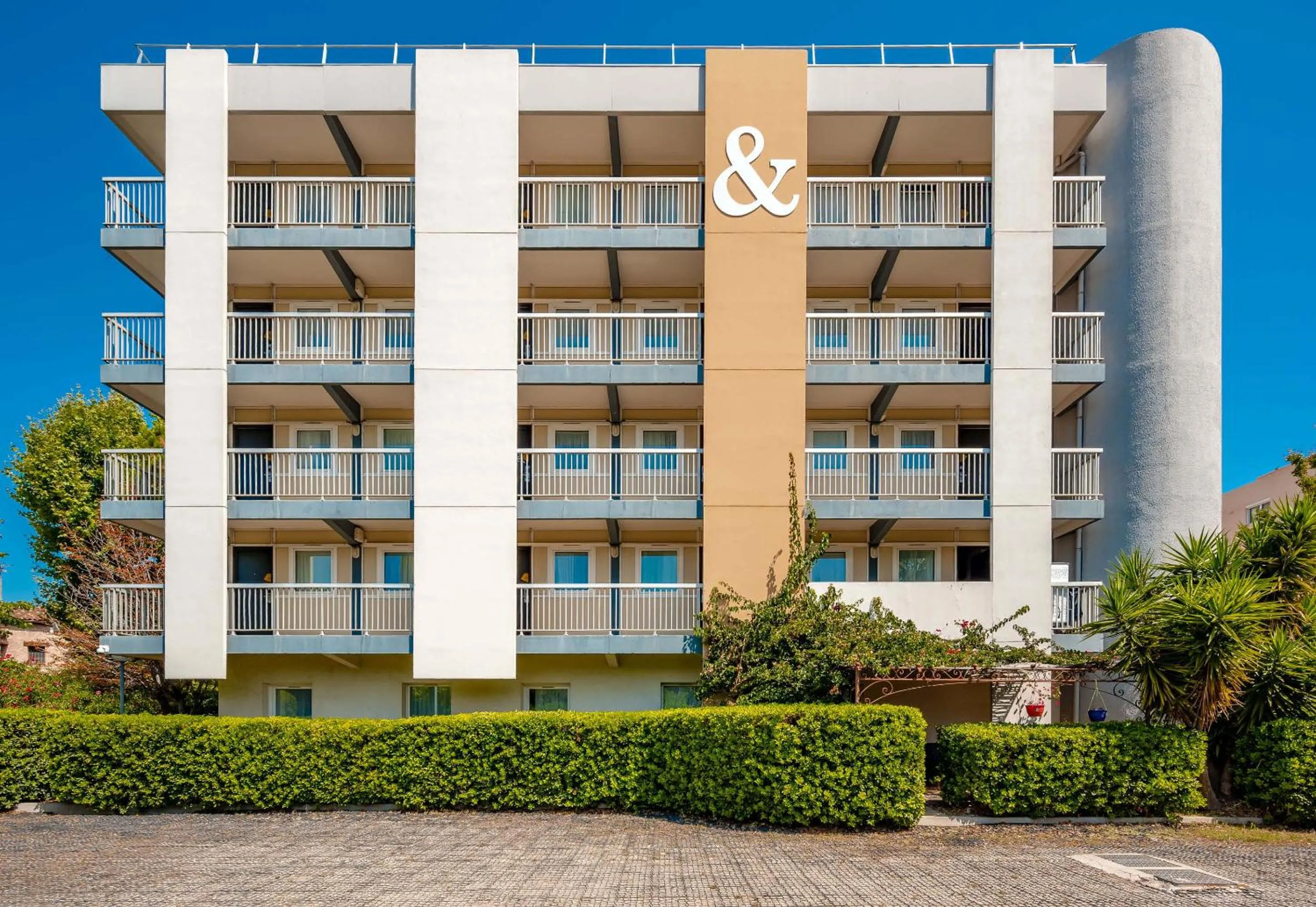 Property building in B&B HOTEL Hyères