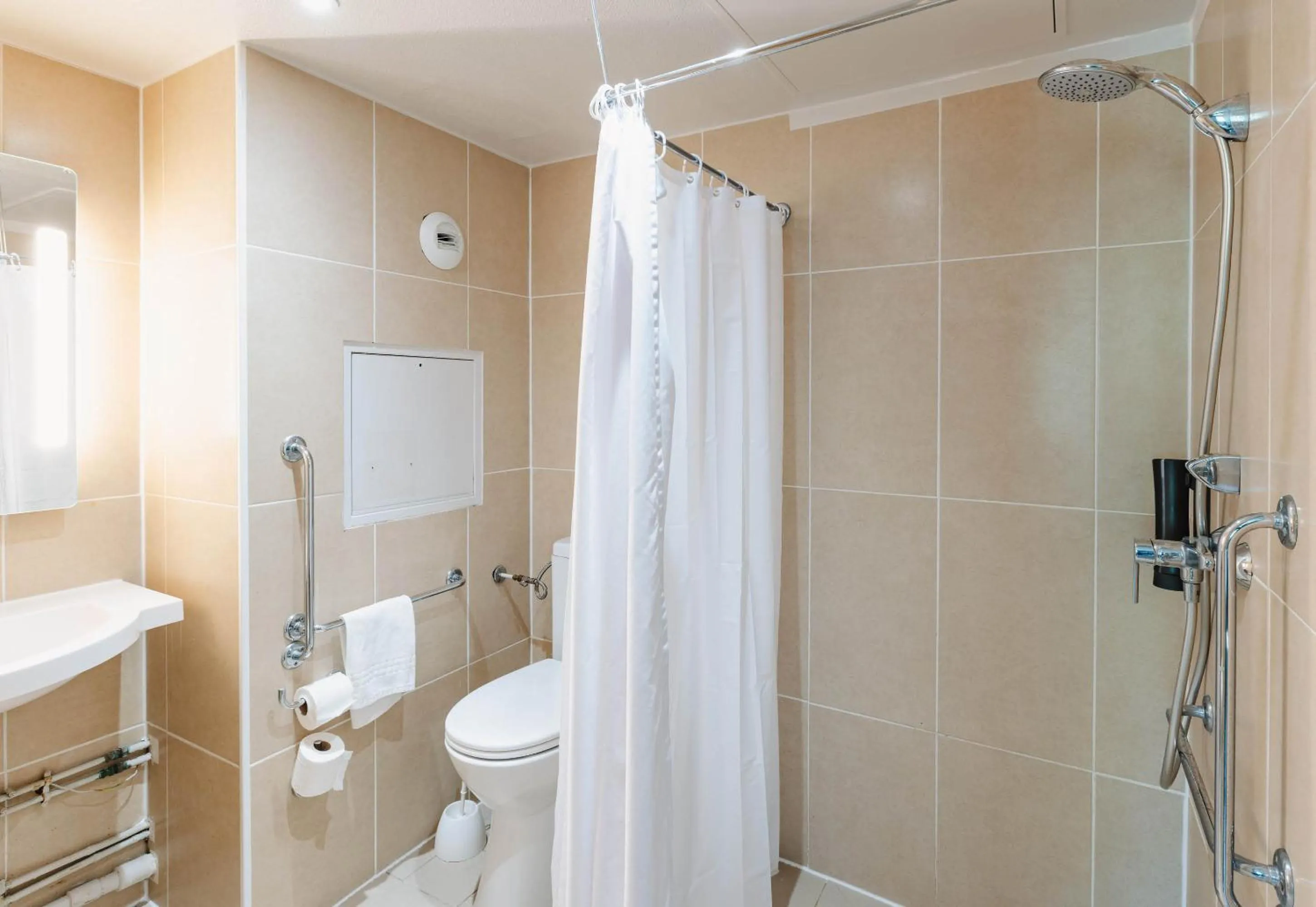 Bathroom in B&B HOTEL Rennes Sud Chantepie