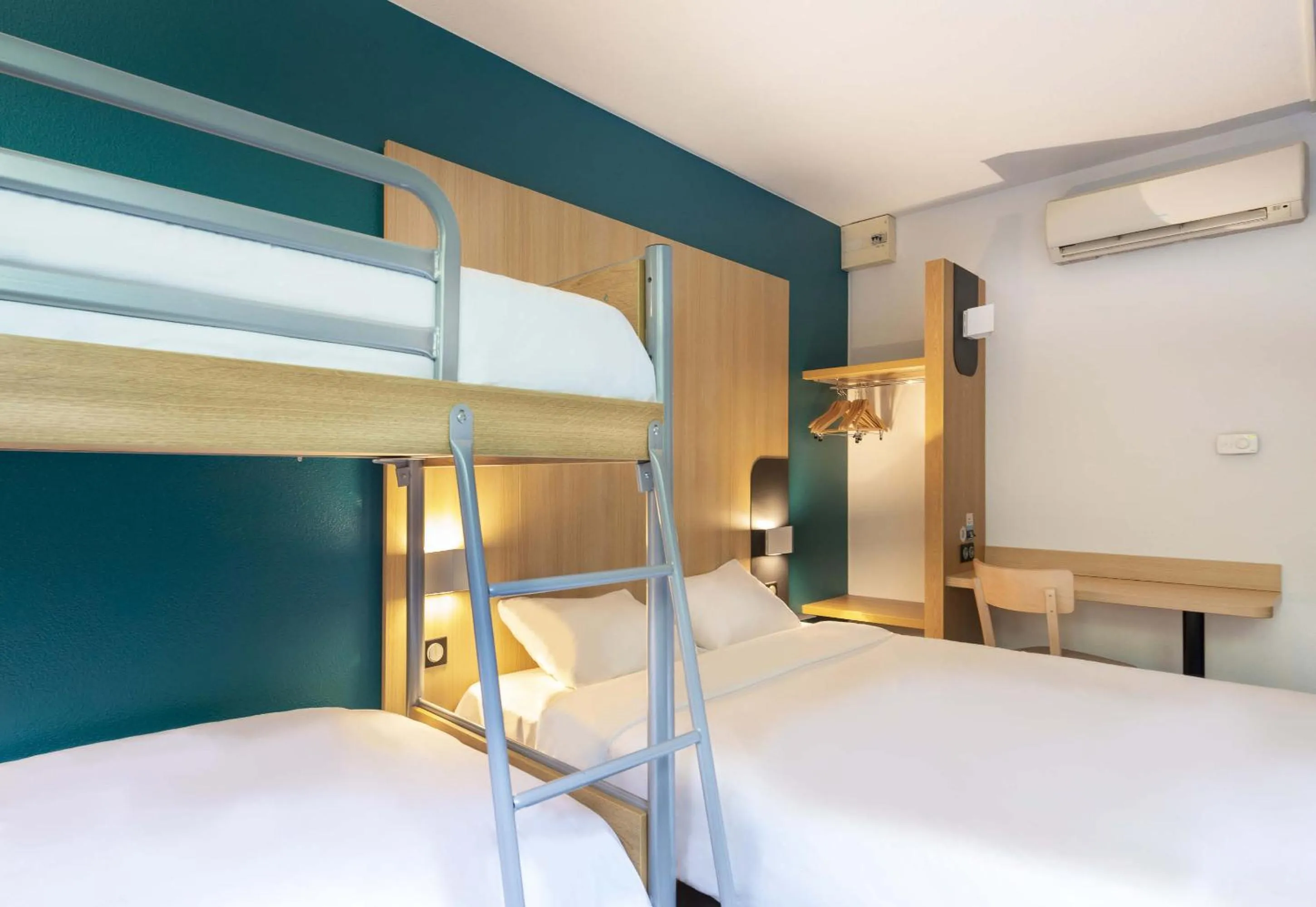 Bedroom, Bed in B&B HOTEL Cholet Sud