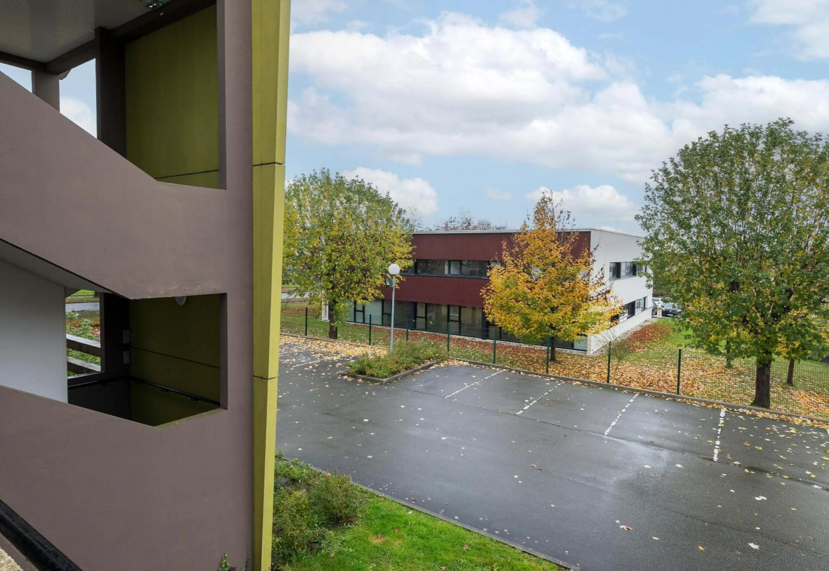 Parking in B&B HOTEL Laval Changé