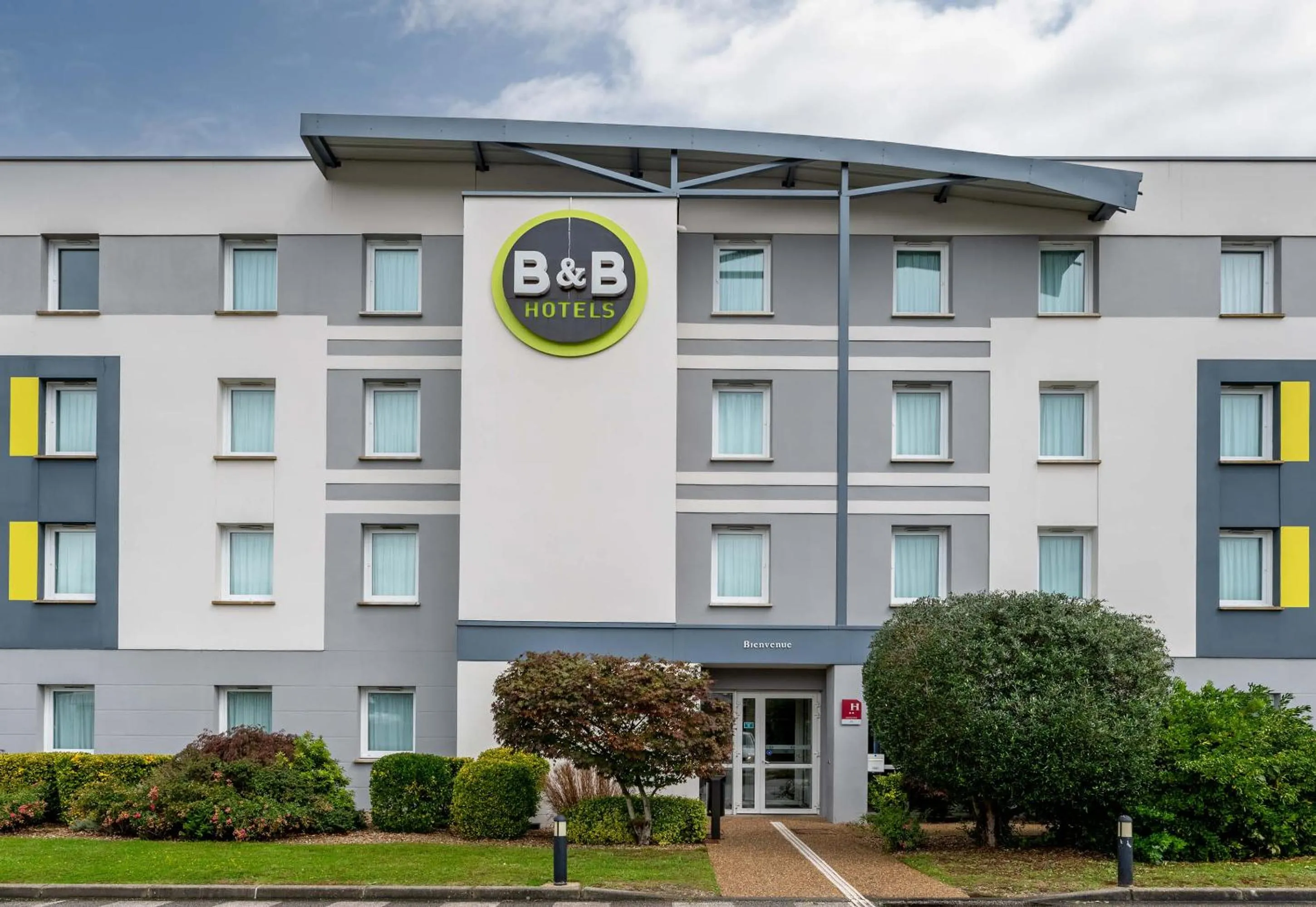 Property building in B&B HOTEL Evreux
