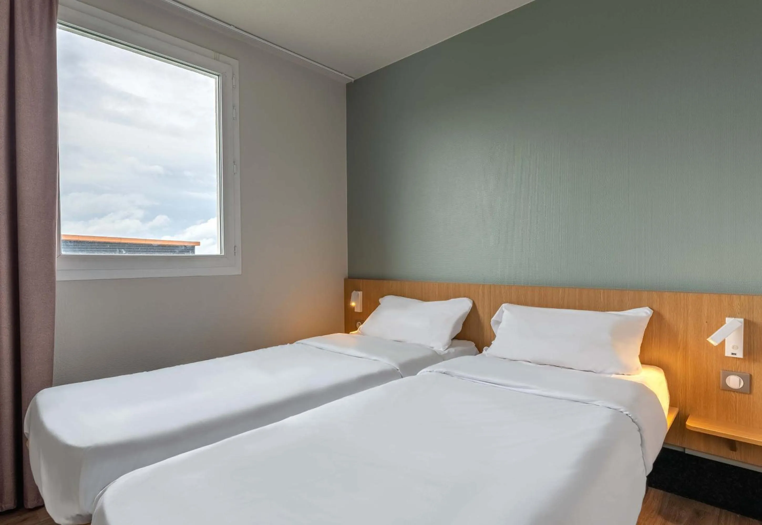 Bedroom, Bed in B&B HOTEL Evreux