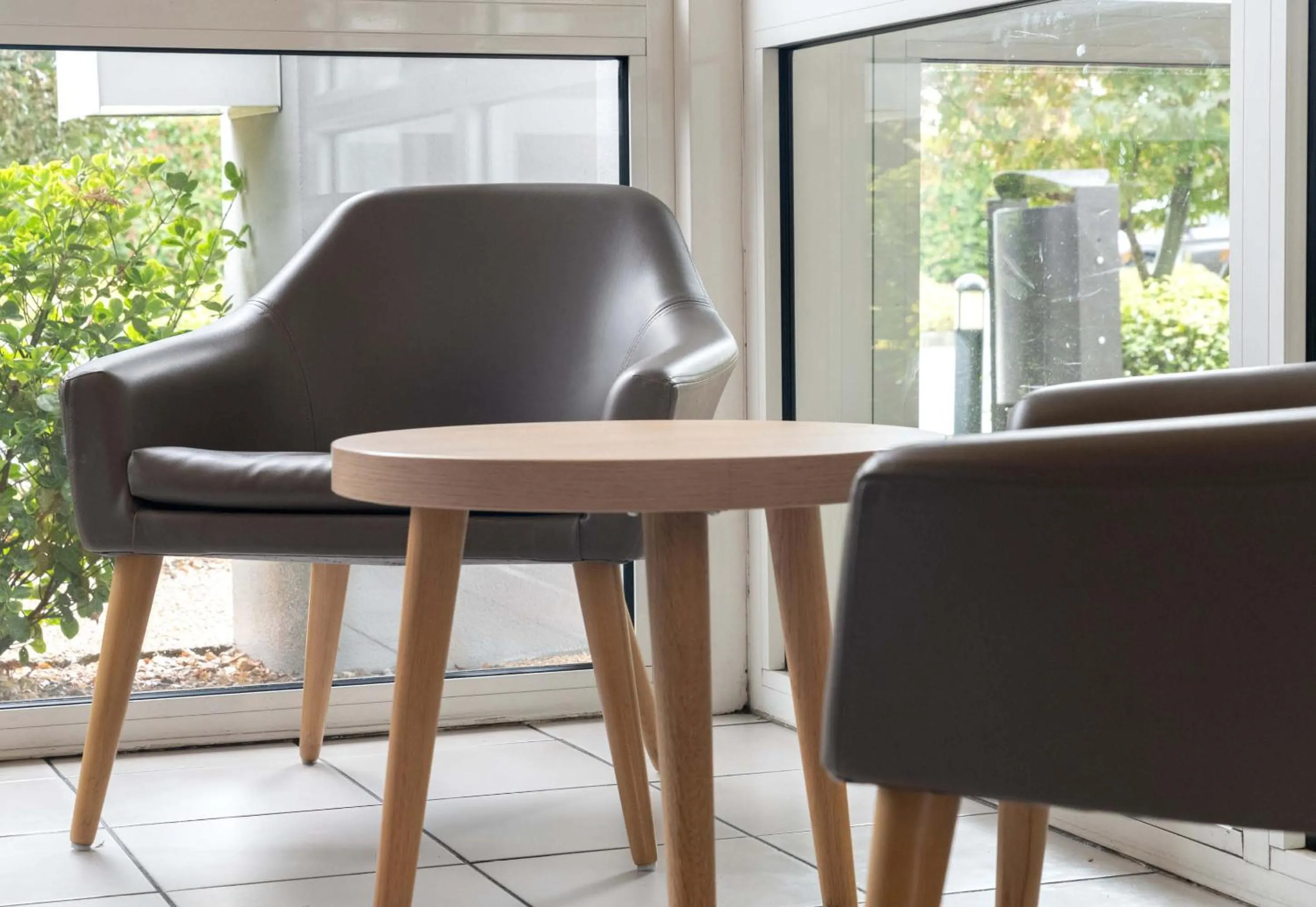 Seating area in B&B HOTEL Evreux