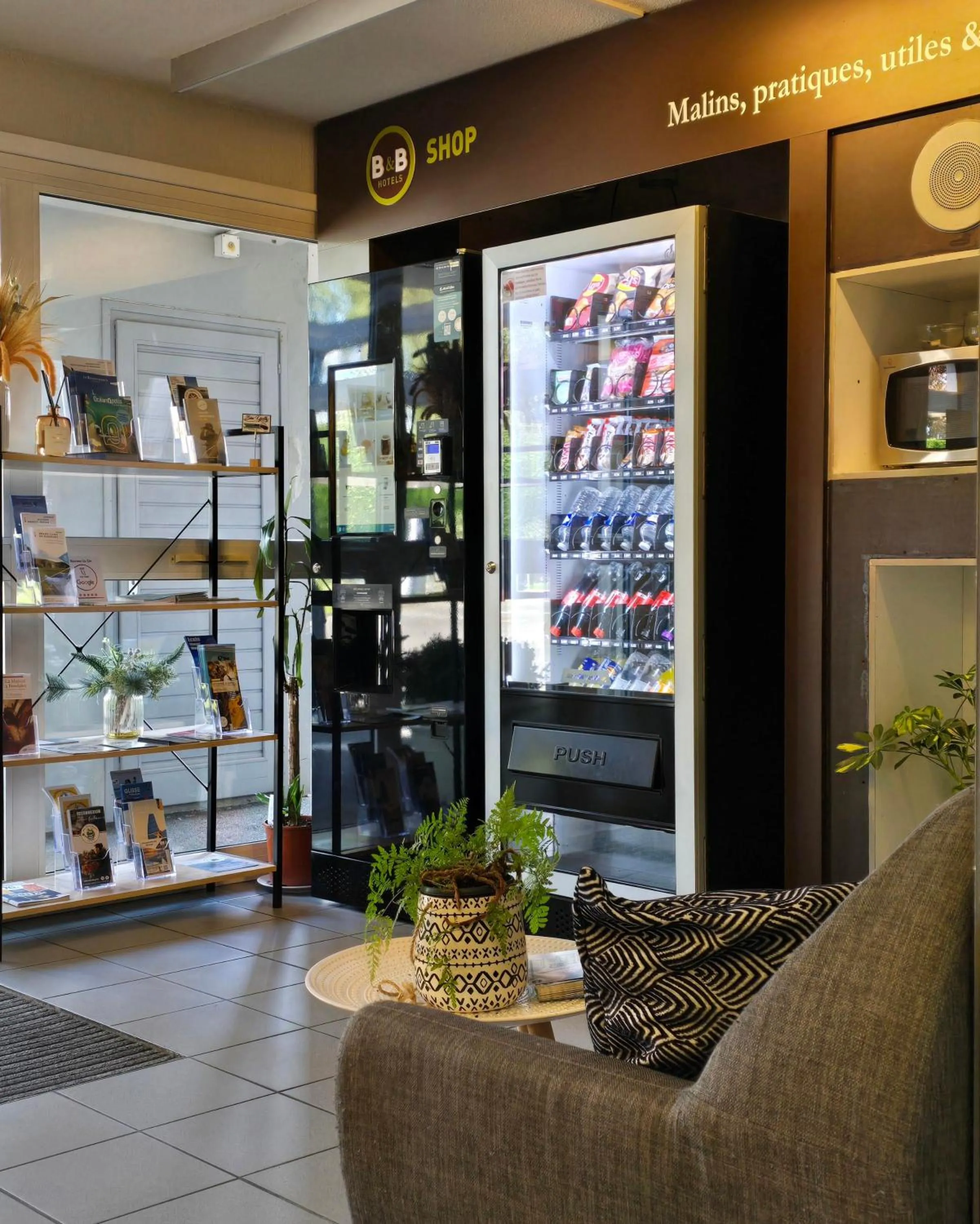 Lobby or reception in B&B HOTEL Morlaix