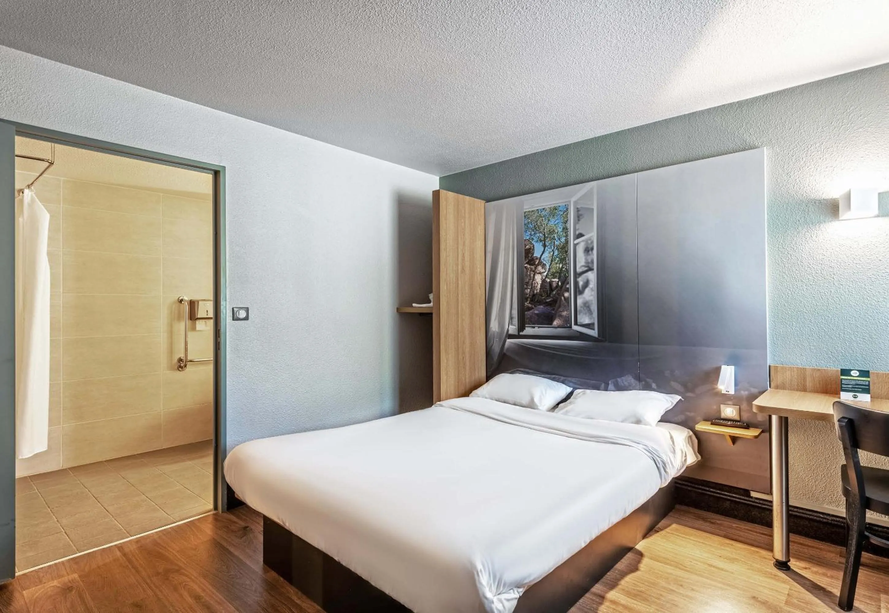 Bedroom, Bed in B&B HOTEL Morlaix