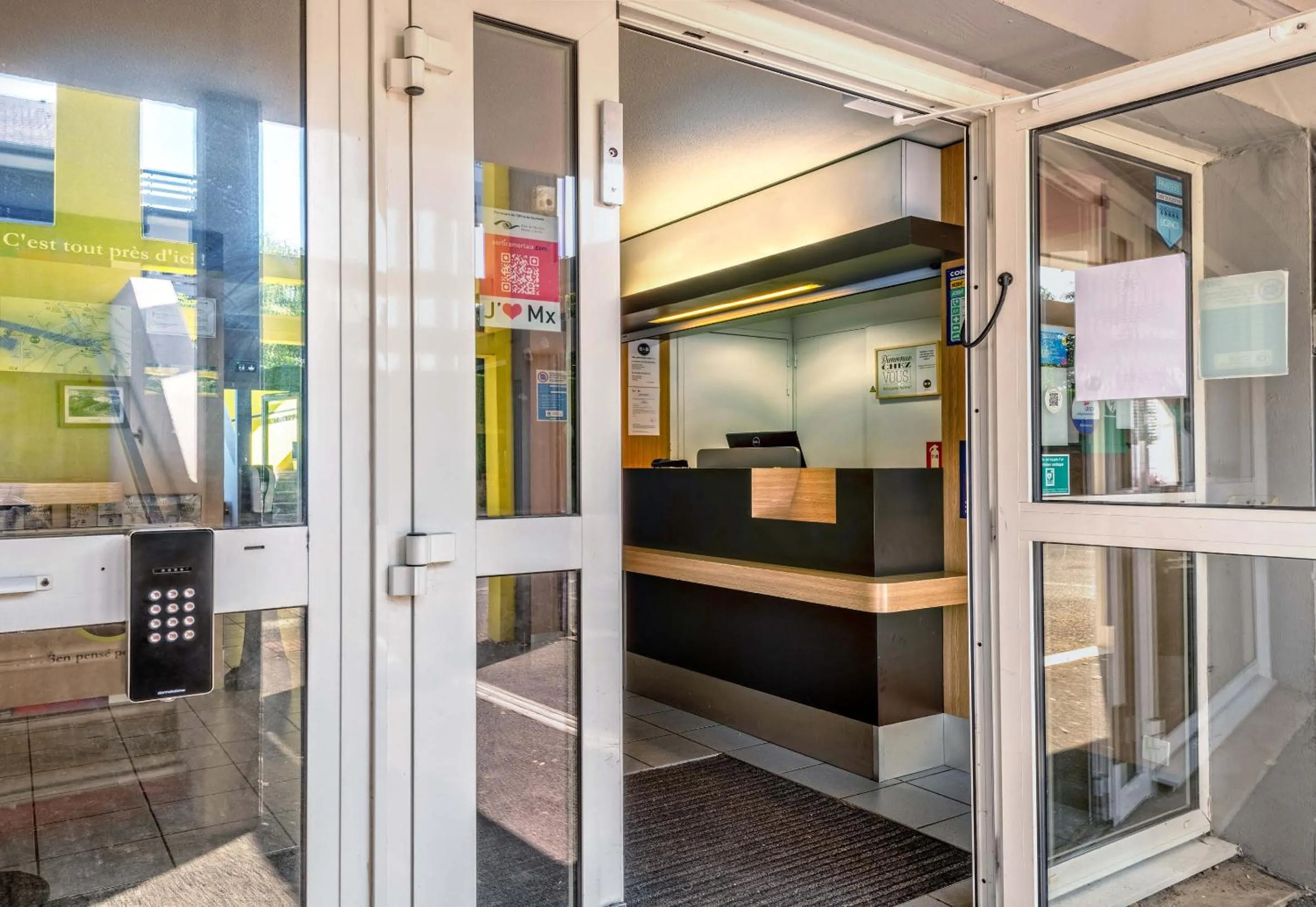 Lobby or reception in B&B HOTEL Morlaix