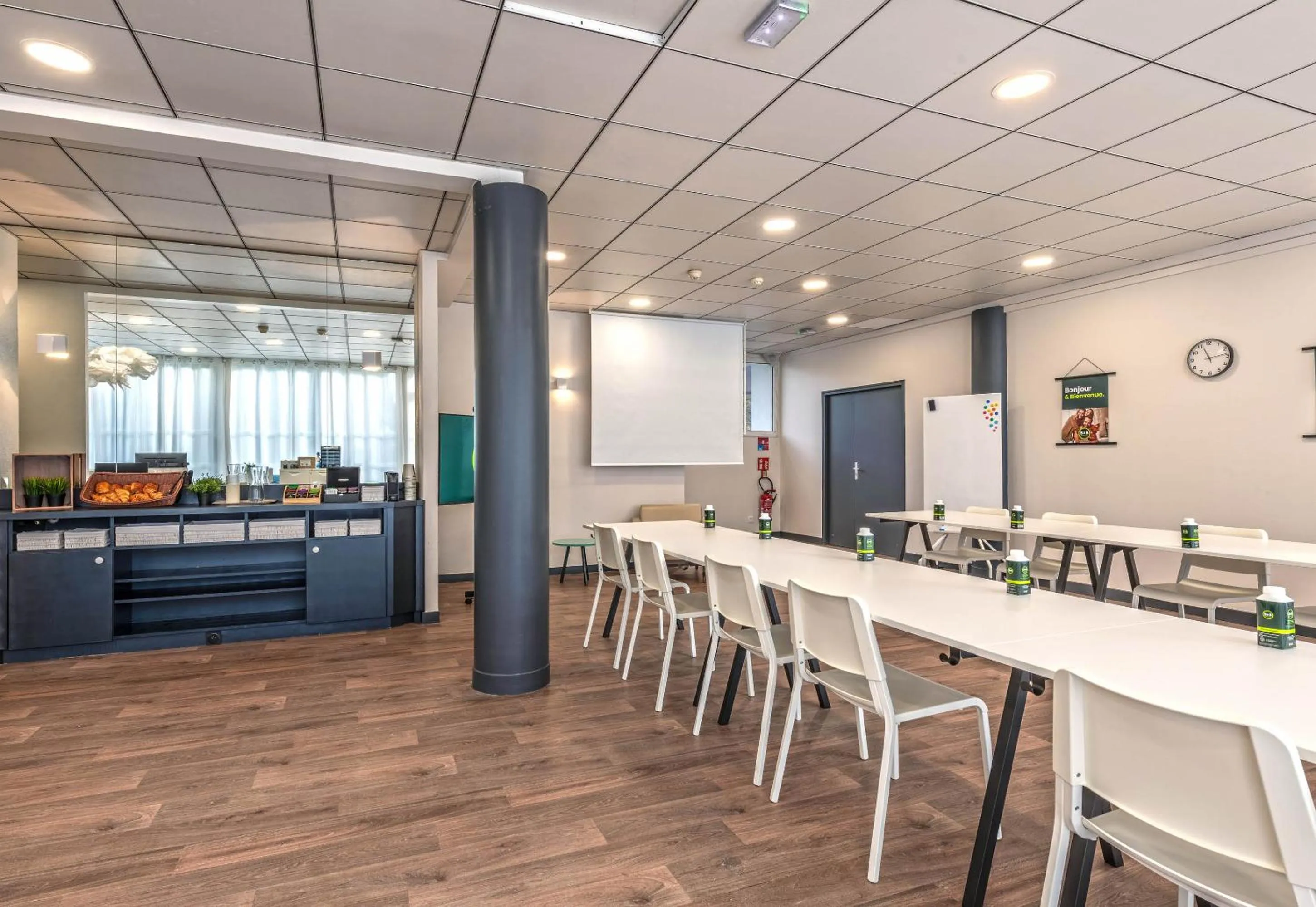 Restaurant/places to eat in B&B HOTEL Brest Port du Moulin Blanc