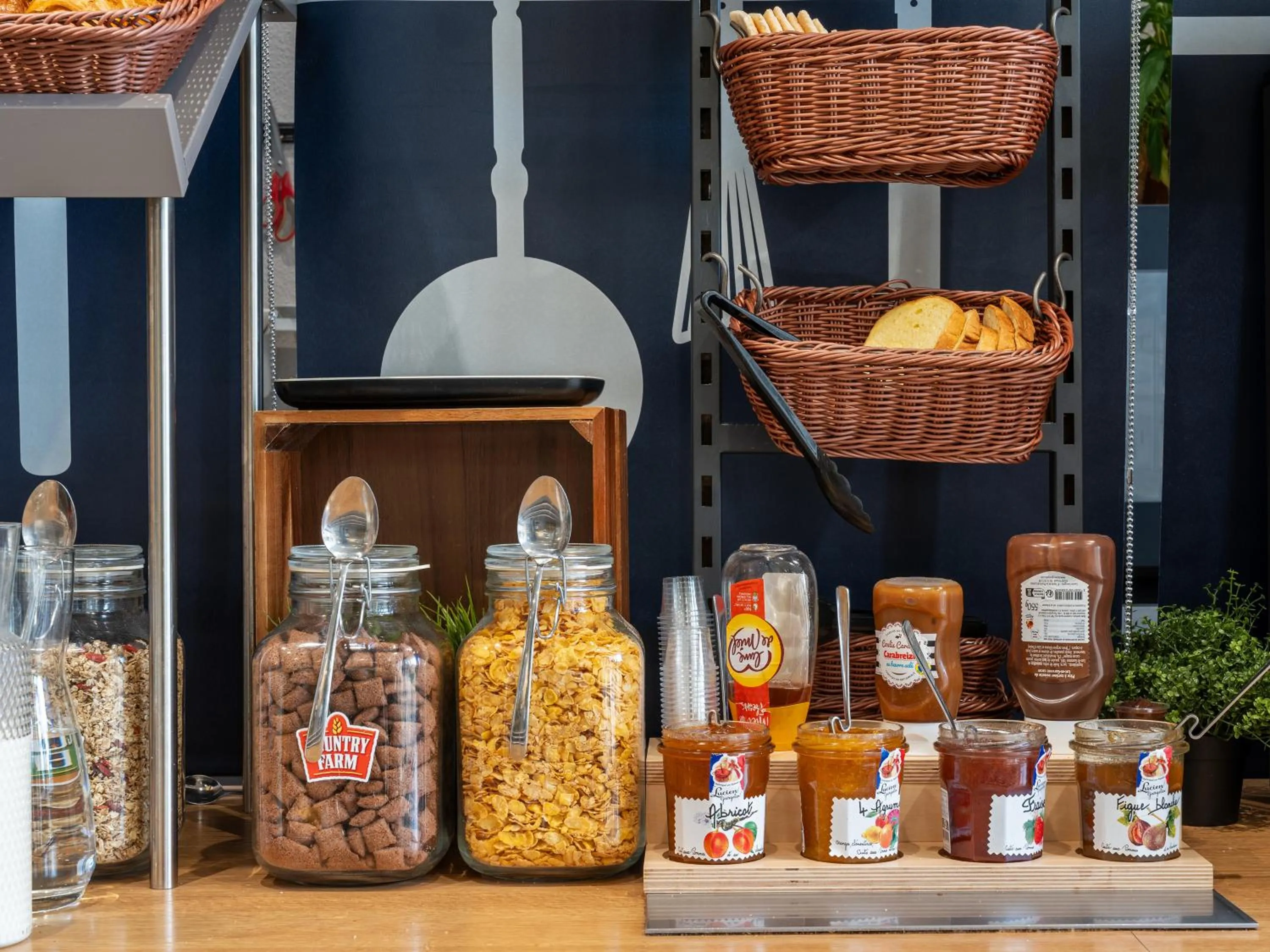 Breakfast in B&B HOTEL Brest Port du Moulin Blanc