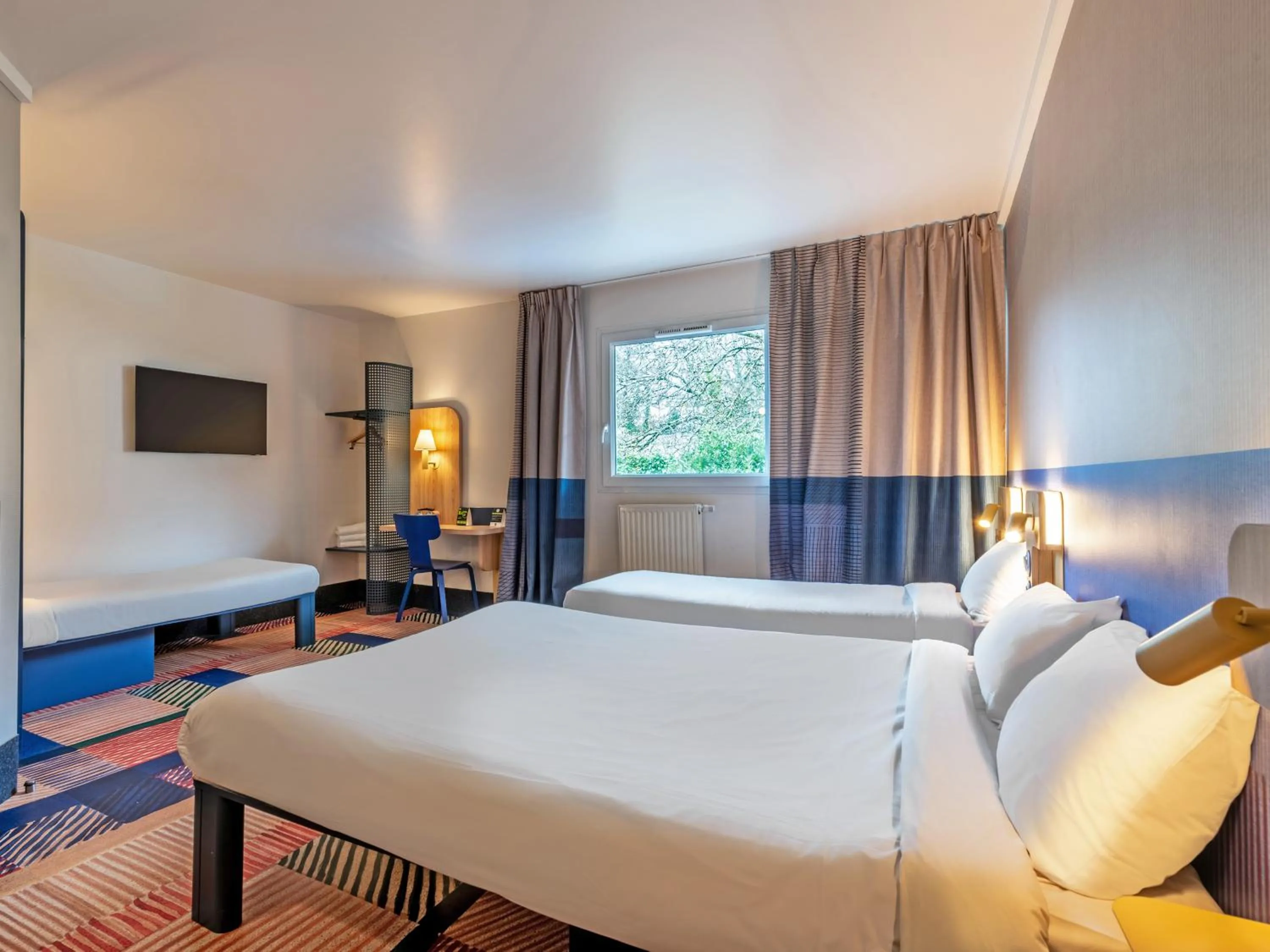 Photo of the whole room, Bed in B&B HOTEL Brest Port du Moulin Blanc