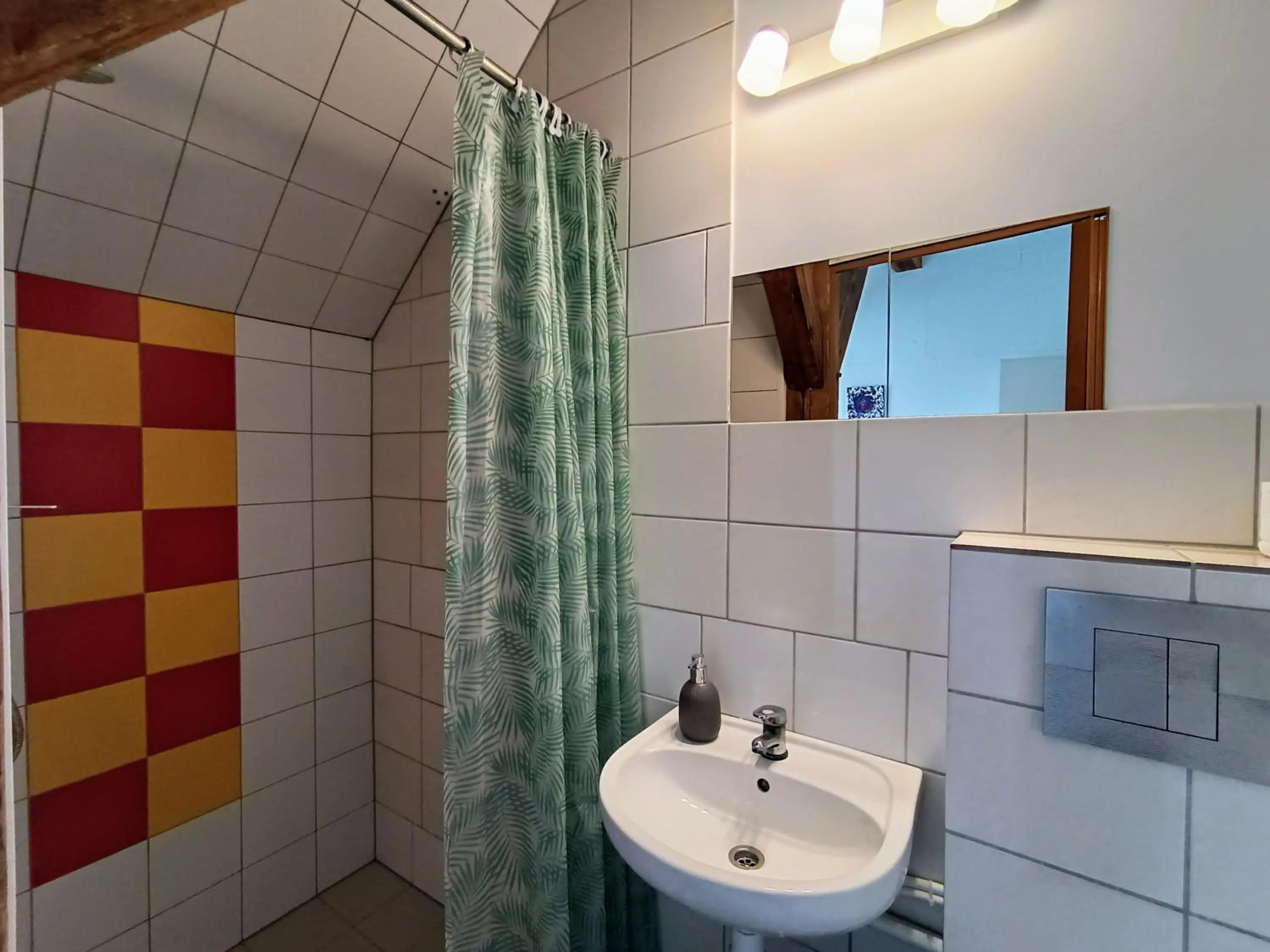 Shower in Fitness Hostel - darmowy parking