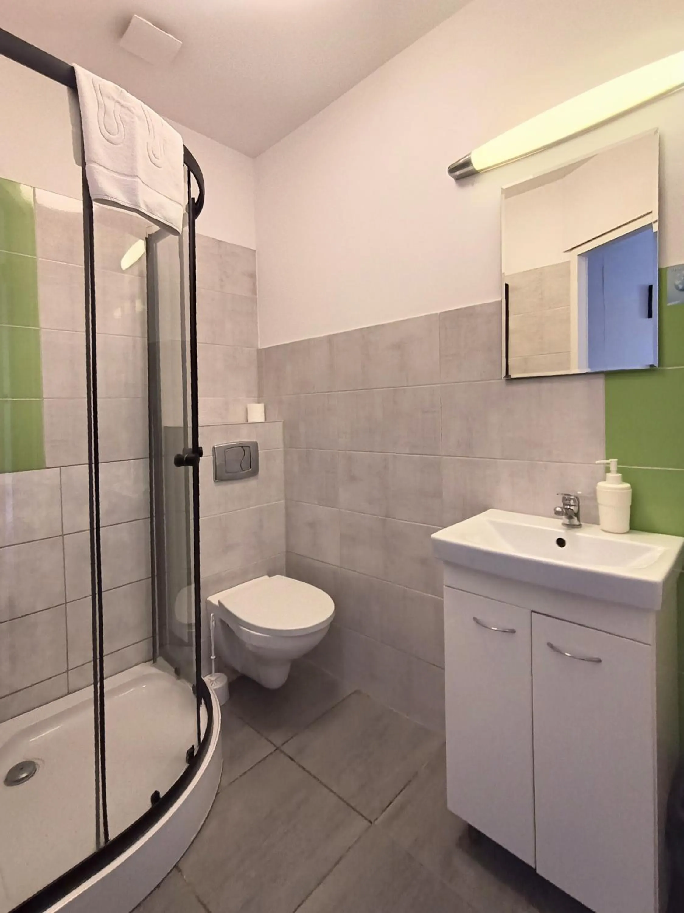 Bathroom in Fitness Hostel - darmowy parking