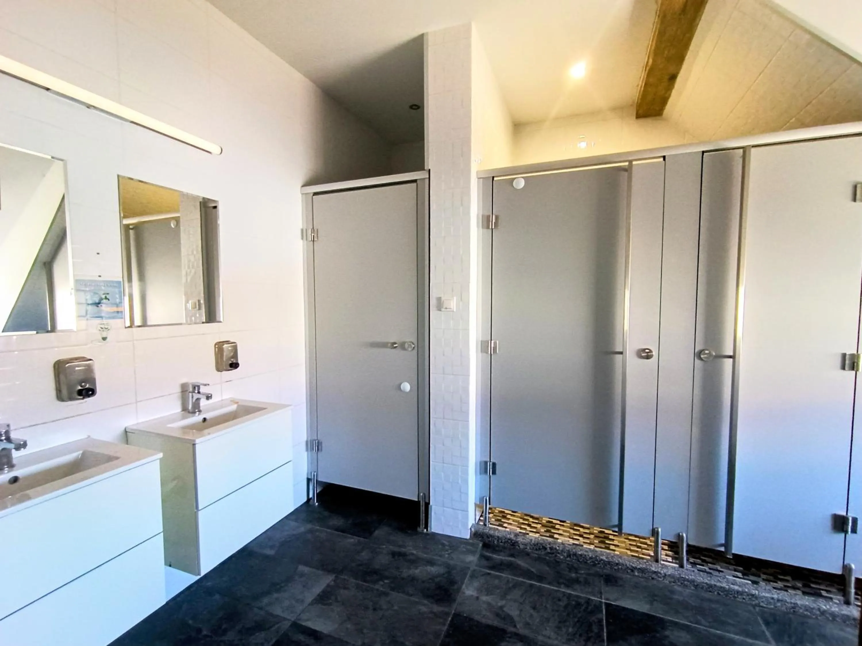 Shower in Fitness Hostel - darmowy parking