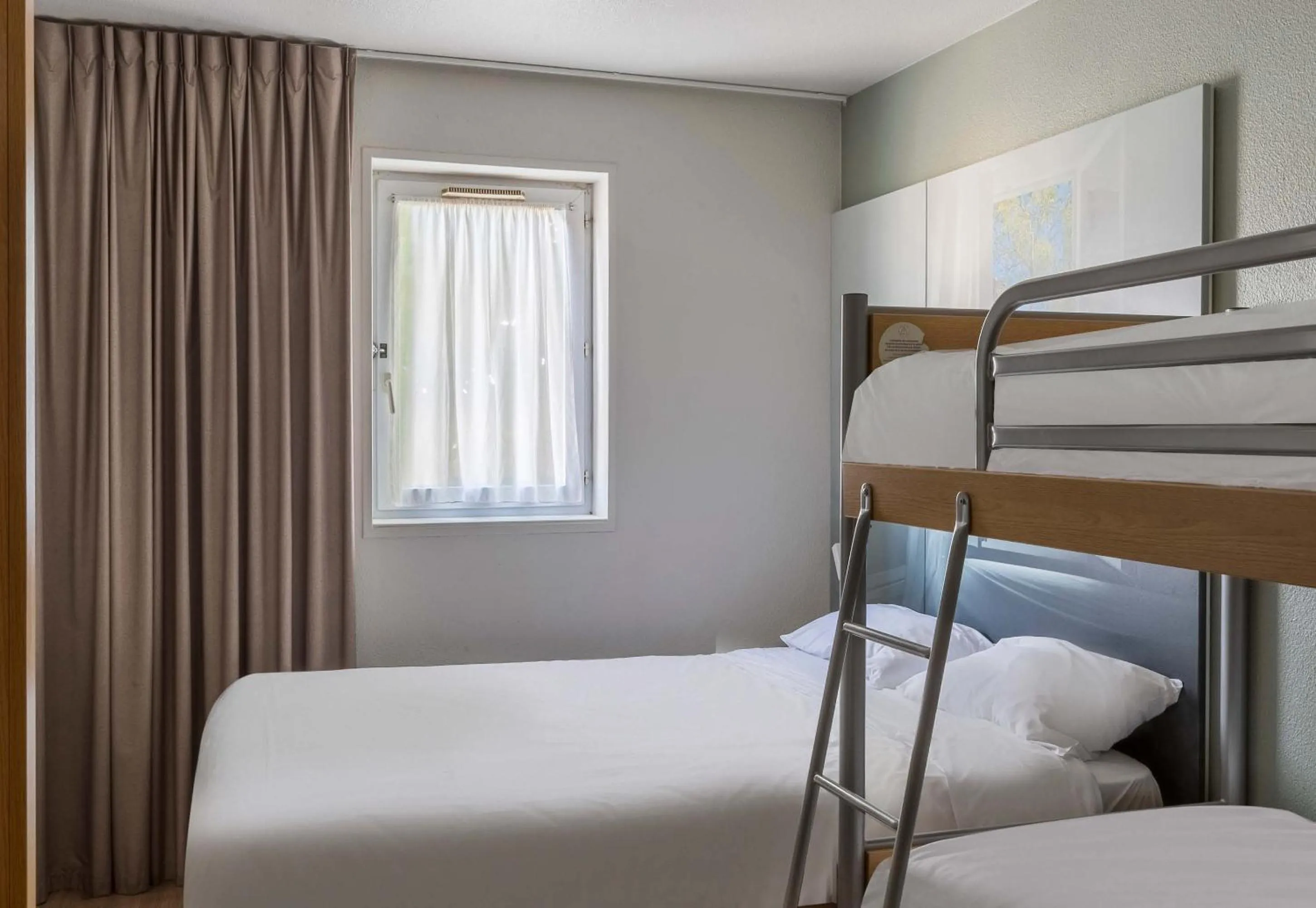 Bed in B&B HOTEL Bourges 1