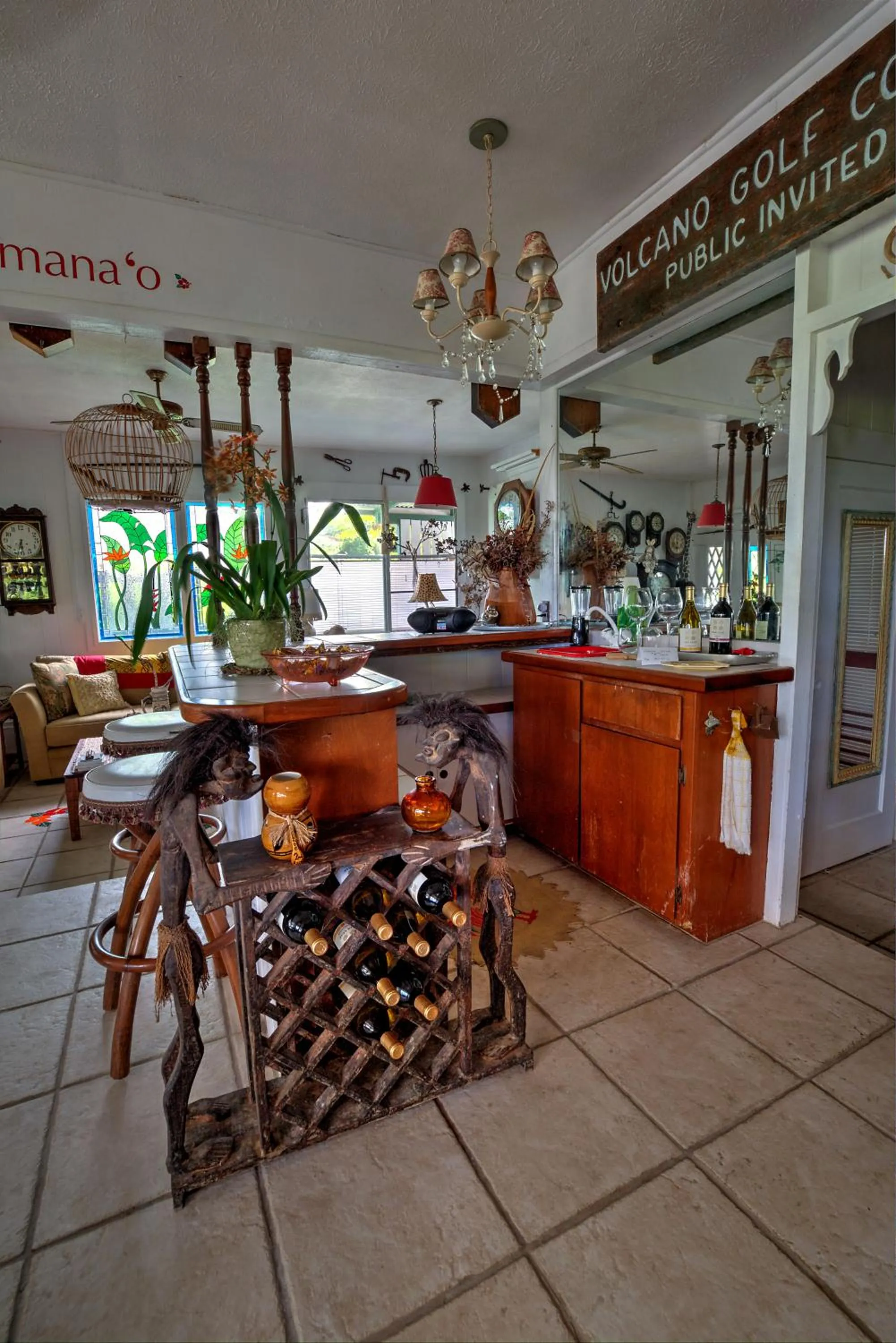 Kitchen or kitchenette in Hale Kawehi BnB Guesthouse
