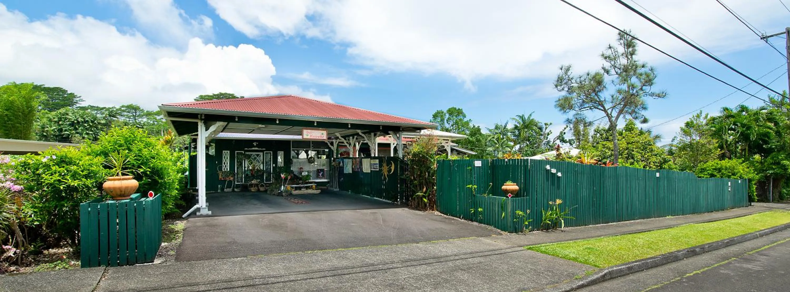 Facade/entrance in Hale Kawehi BnB Guesthouse