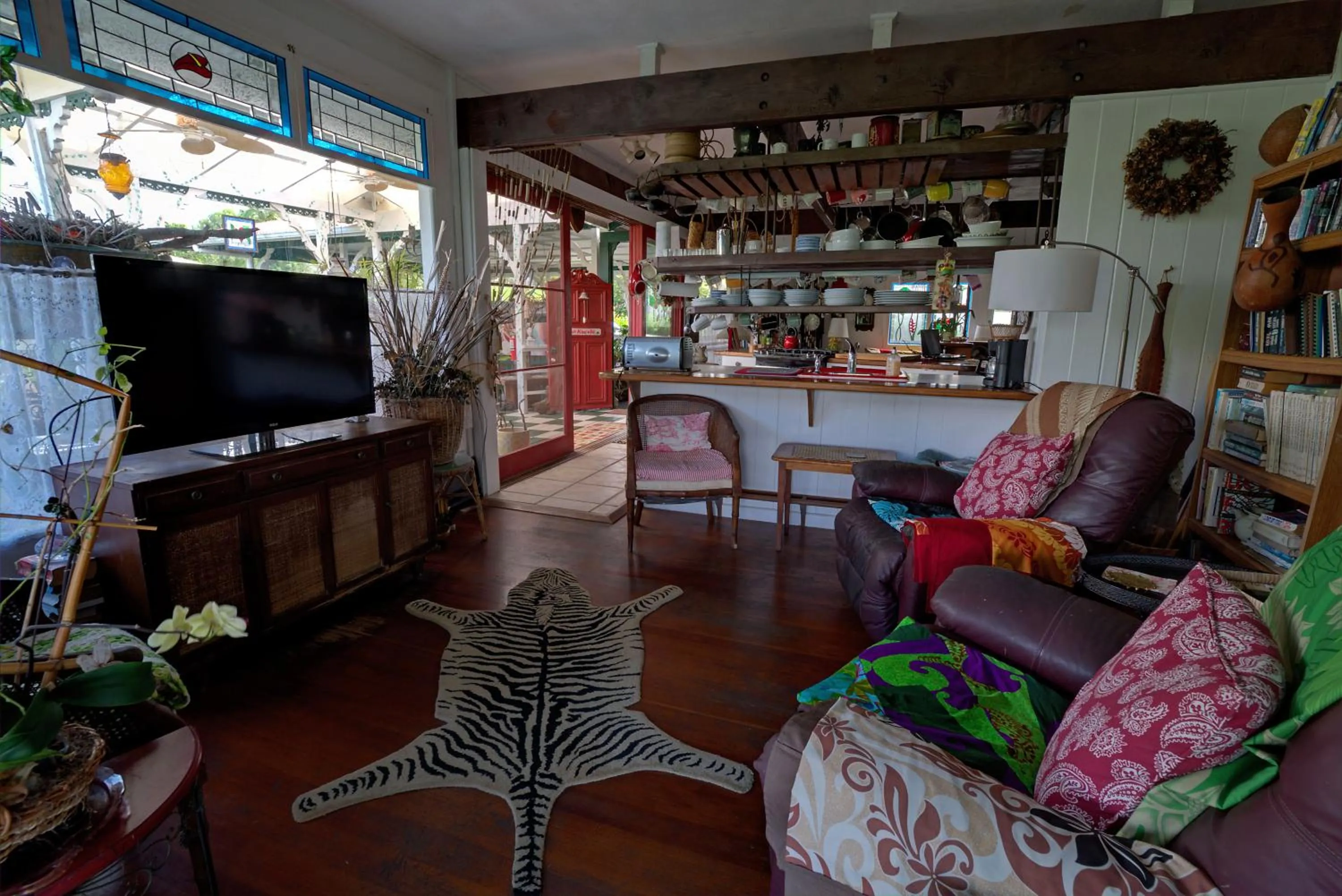 TV and multimedia in Hale Kawehi BnB Guesthouse