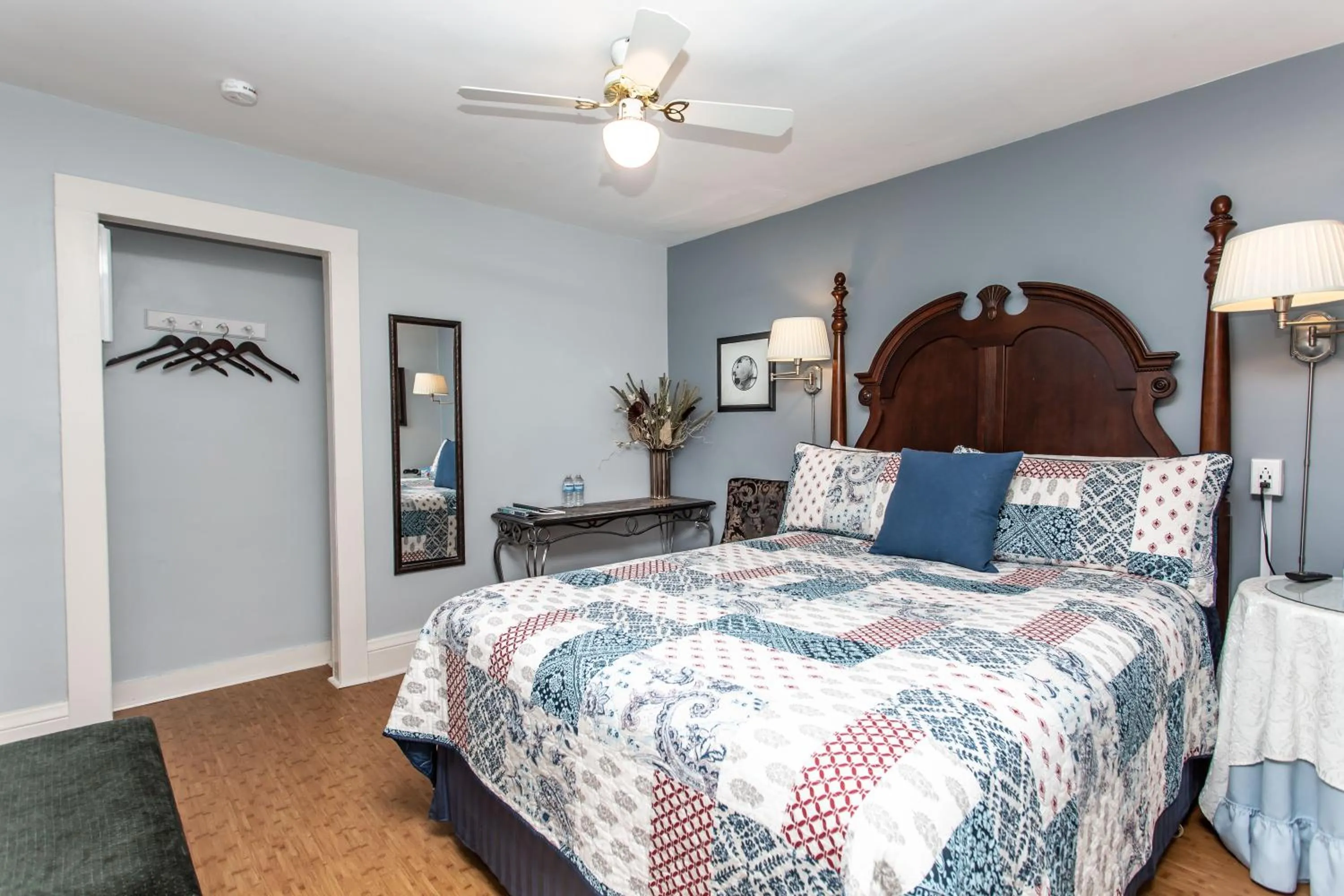 Bed in Ambiance By The Falls B&B