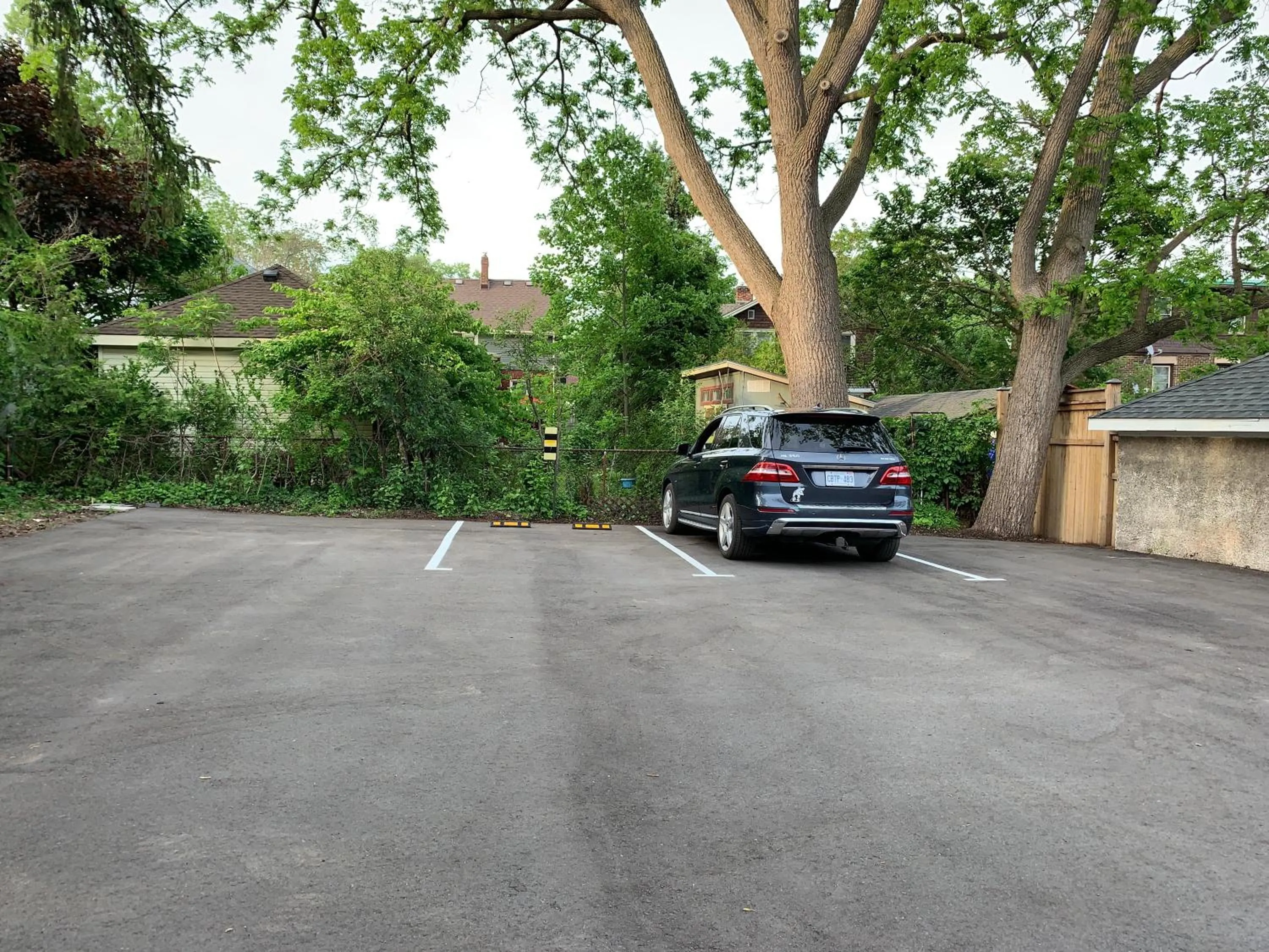 Parking in Ambiance By The Falls B&B