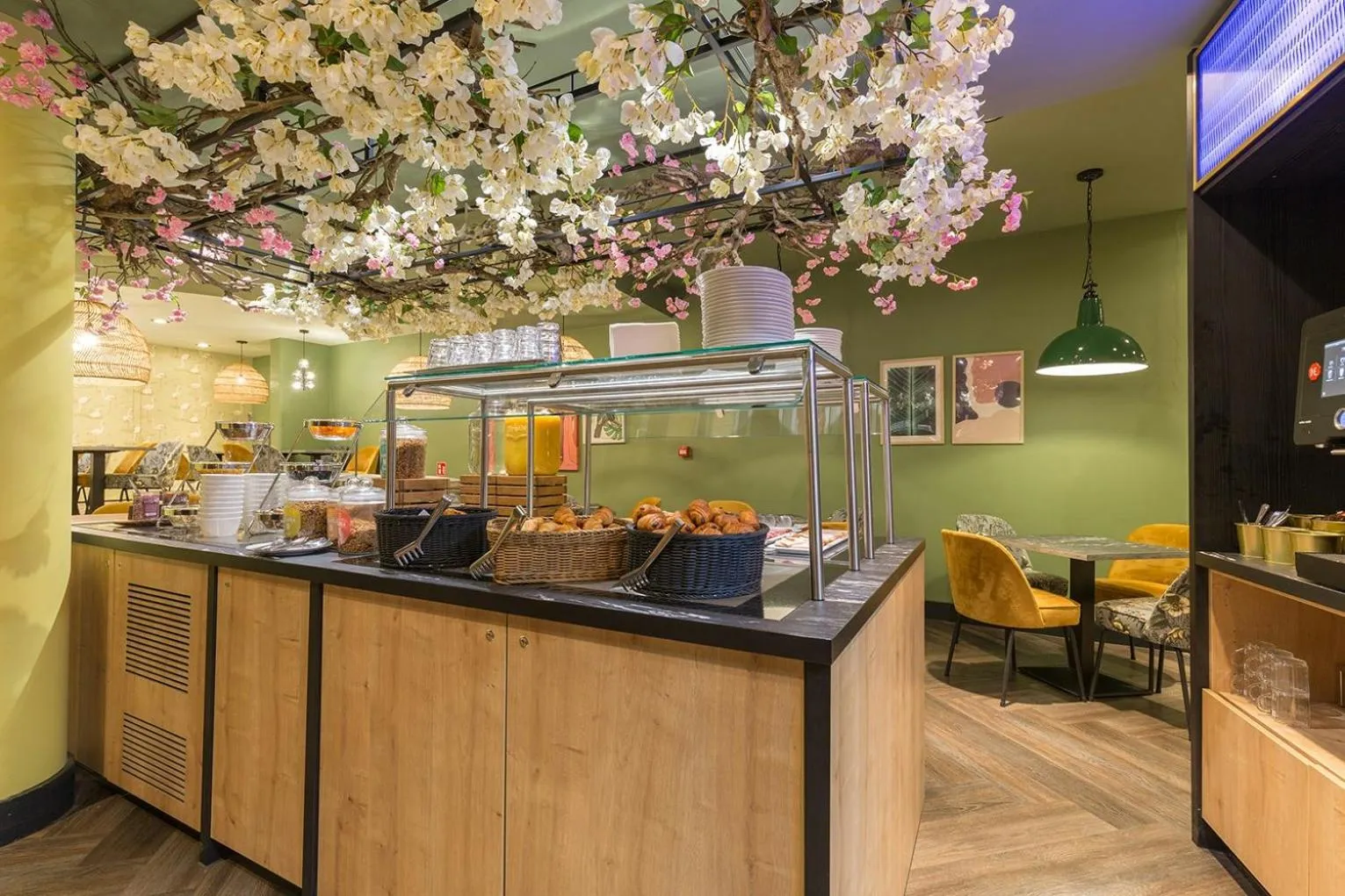 Buffet breakfast in Leonardo Hotel Antwerpen