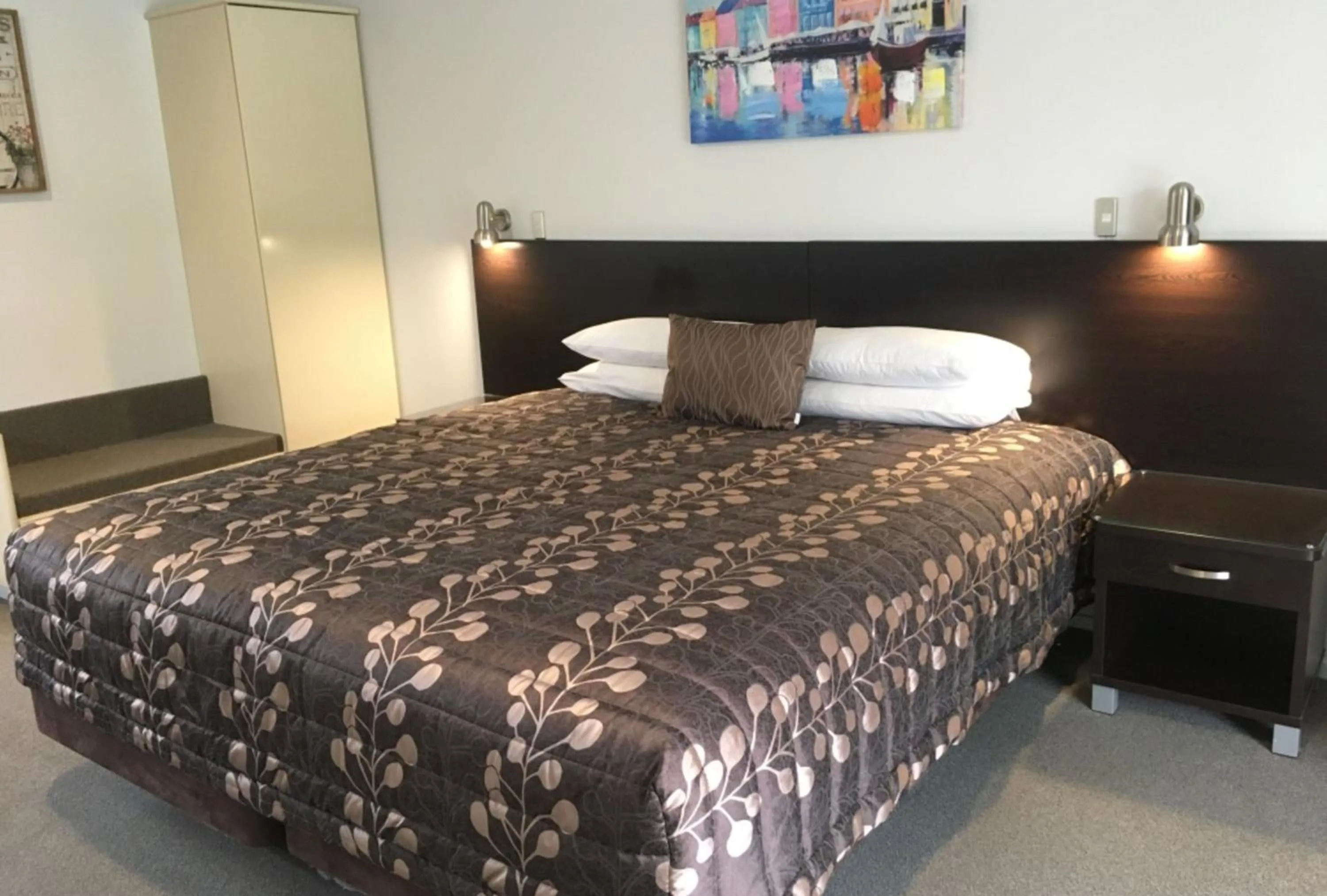 Bed in Colonial Manor Motel