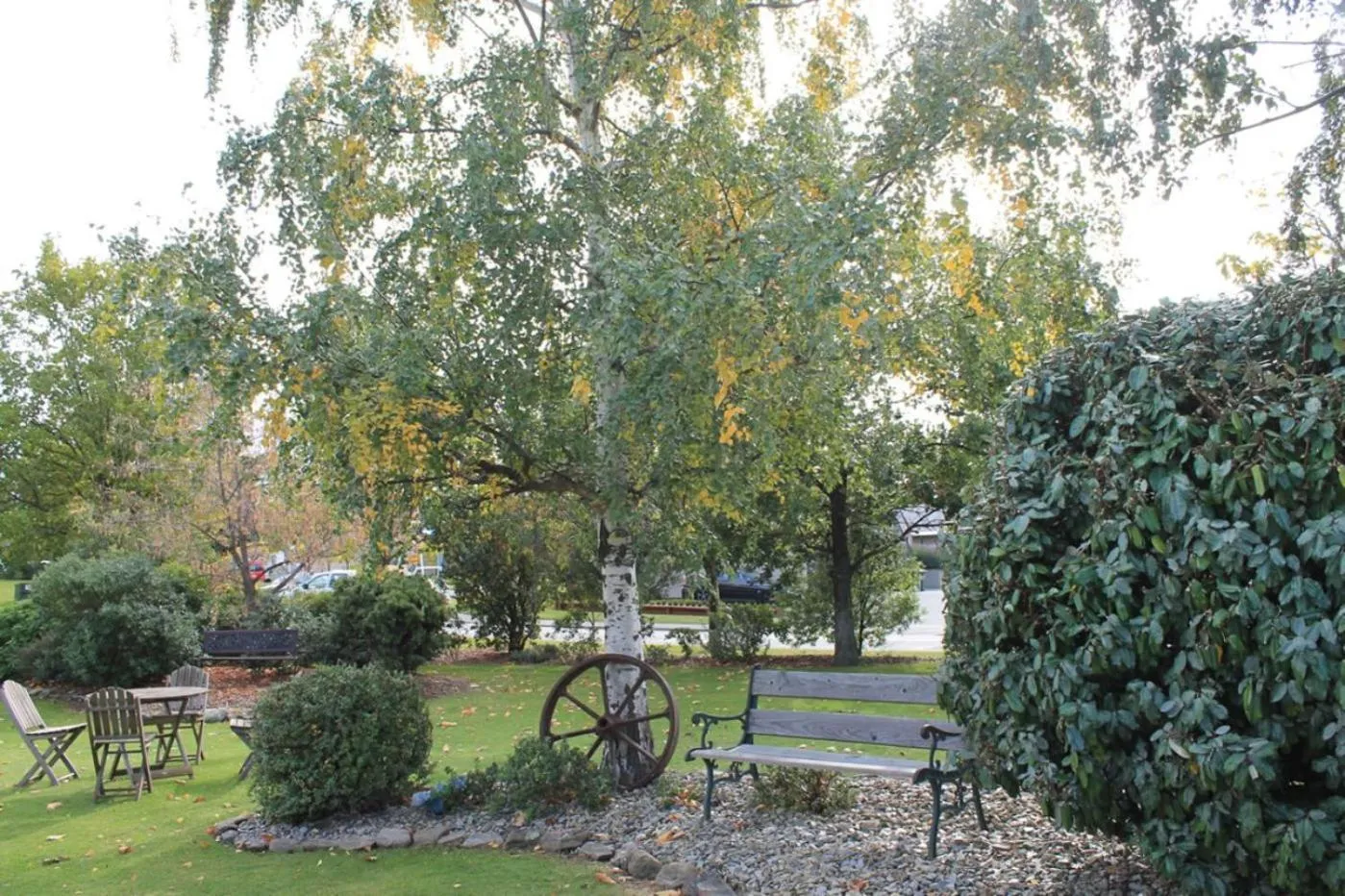 Garden in Colonial Manor Motel