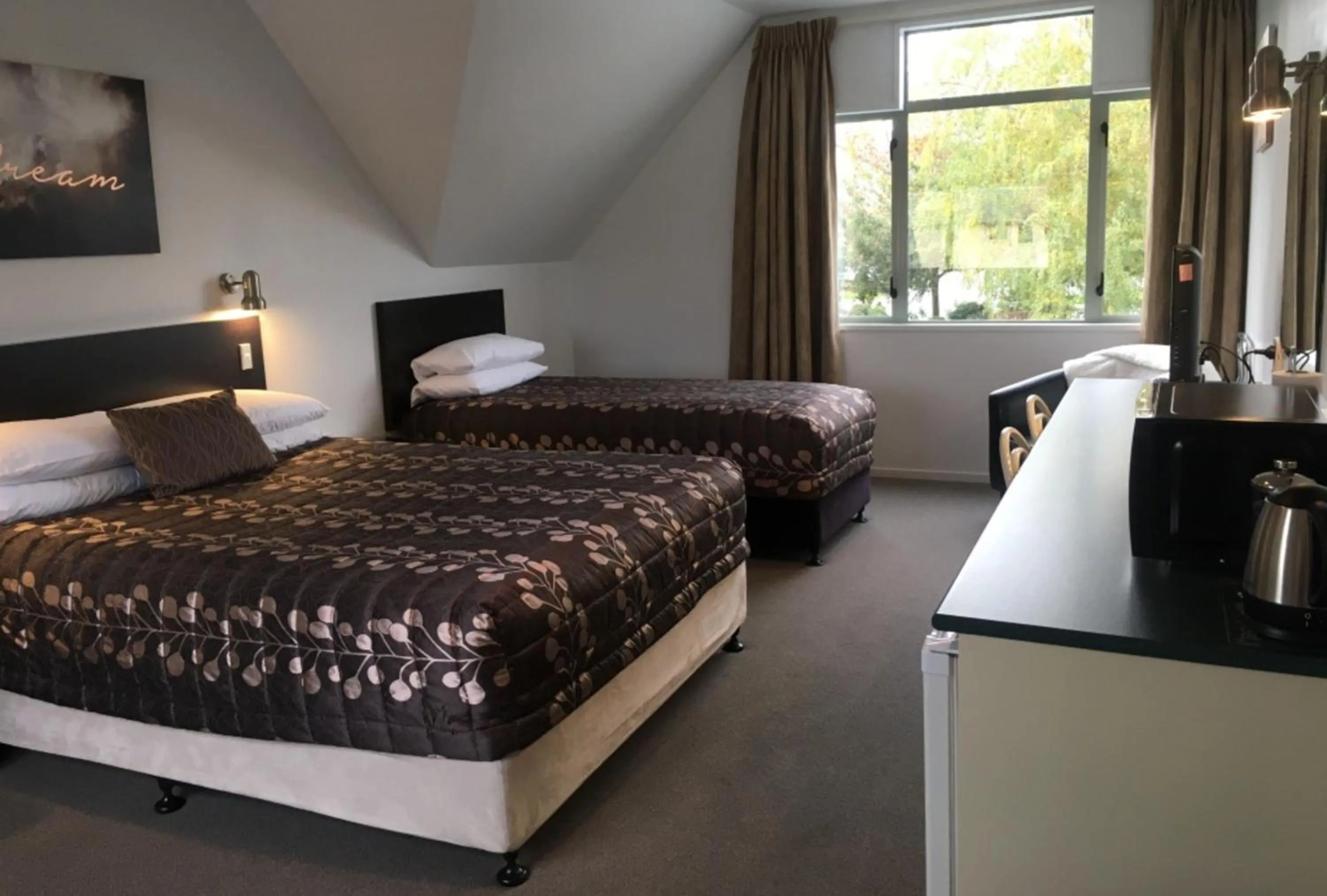 Bed in Colonial Manor Motel