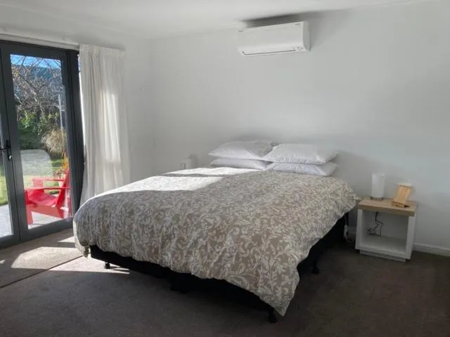 Bed in Colonial Manor Motel