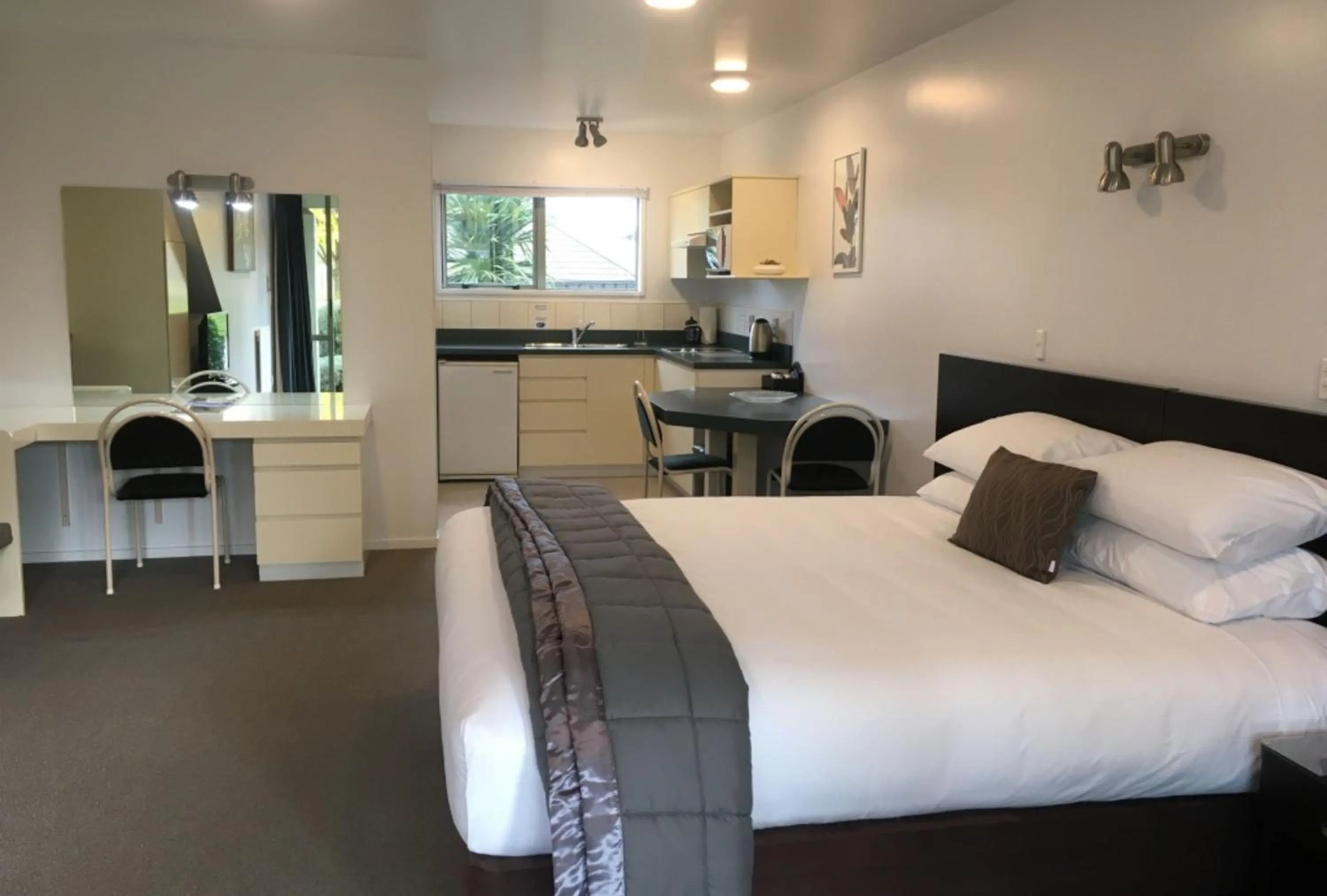 Bed in Colonial Manor Motel