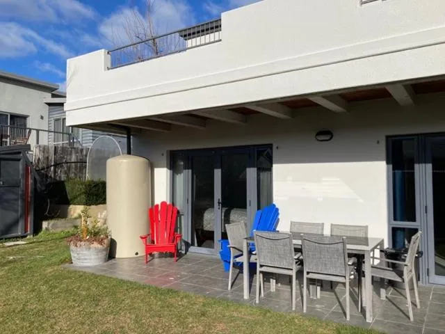 Colonial Manor Motel