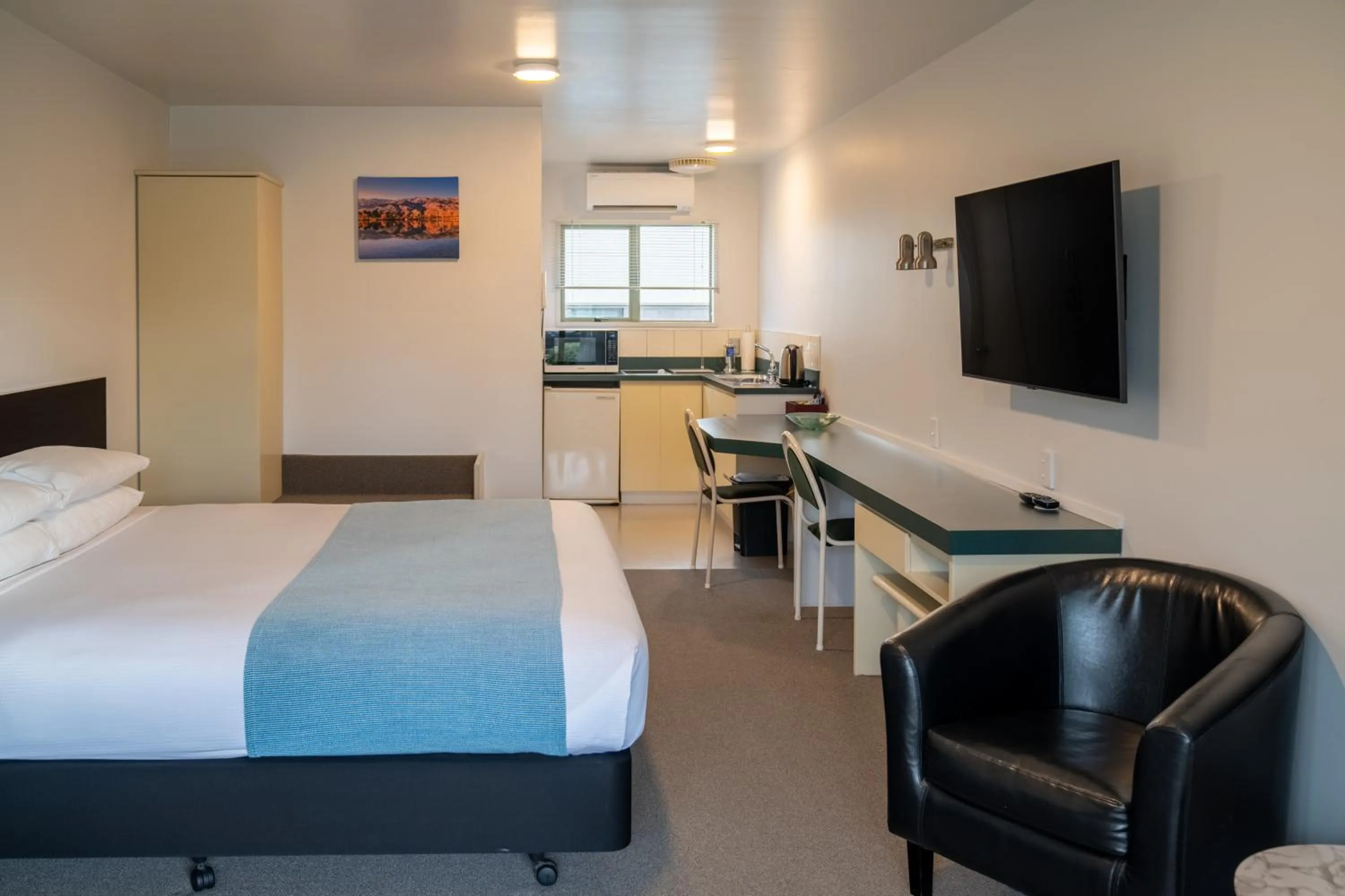 Bed in Colonial Manor Motel