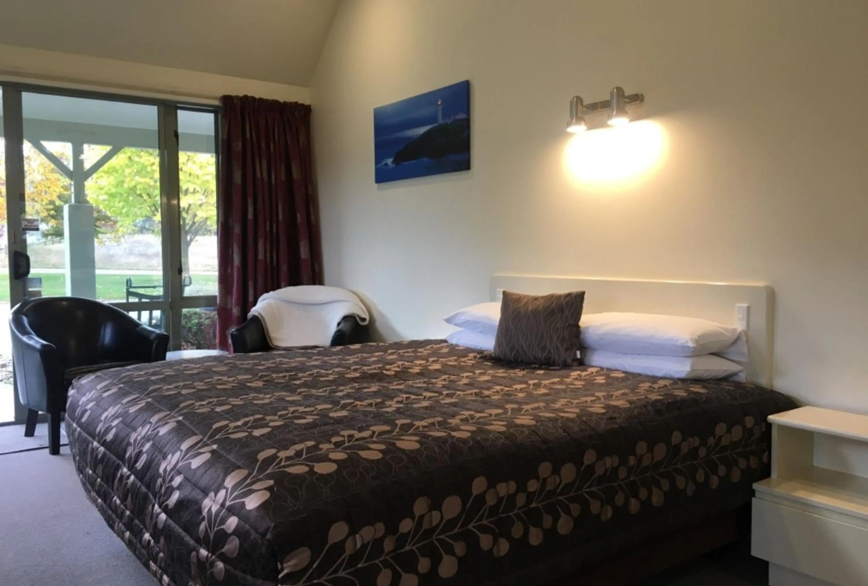 Bed in Colonial Manor Motel