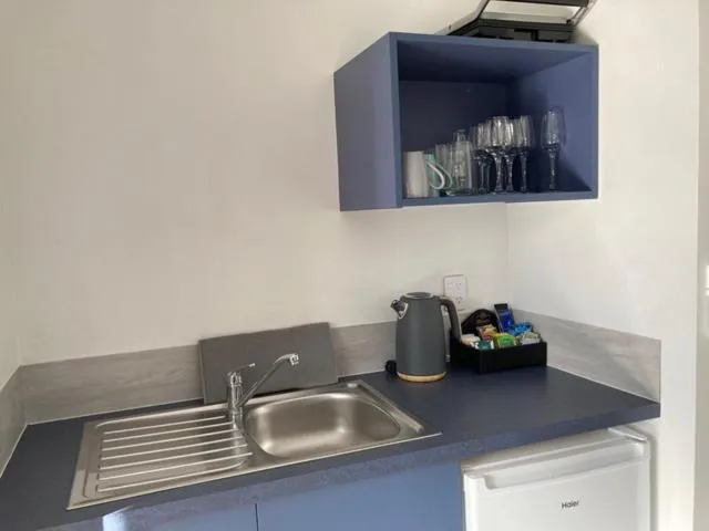 Colonial Manor Motel