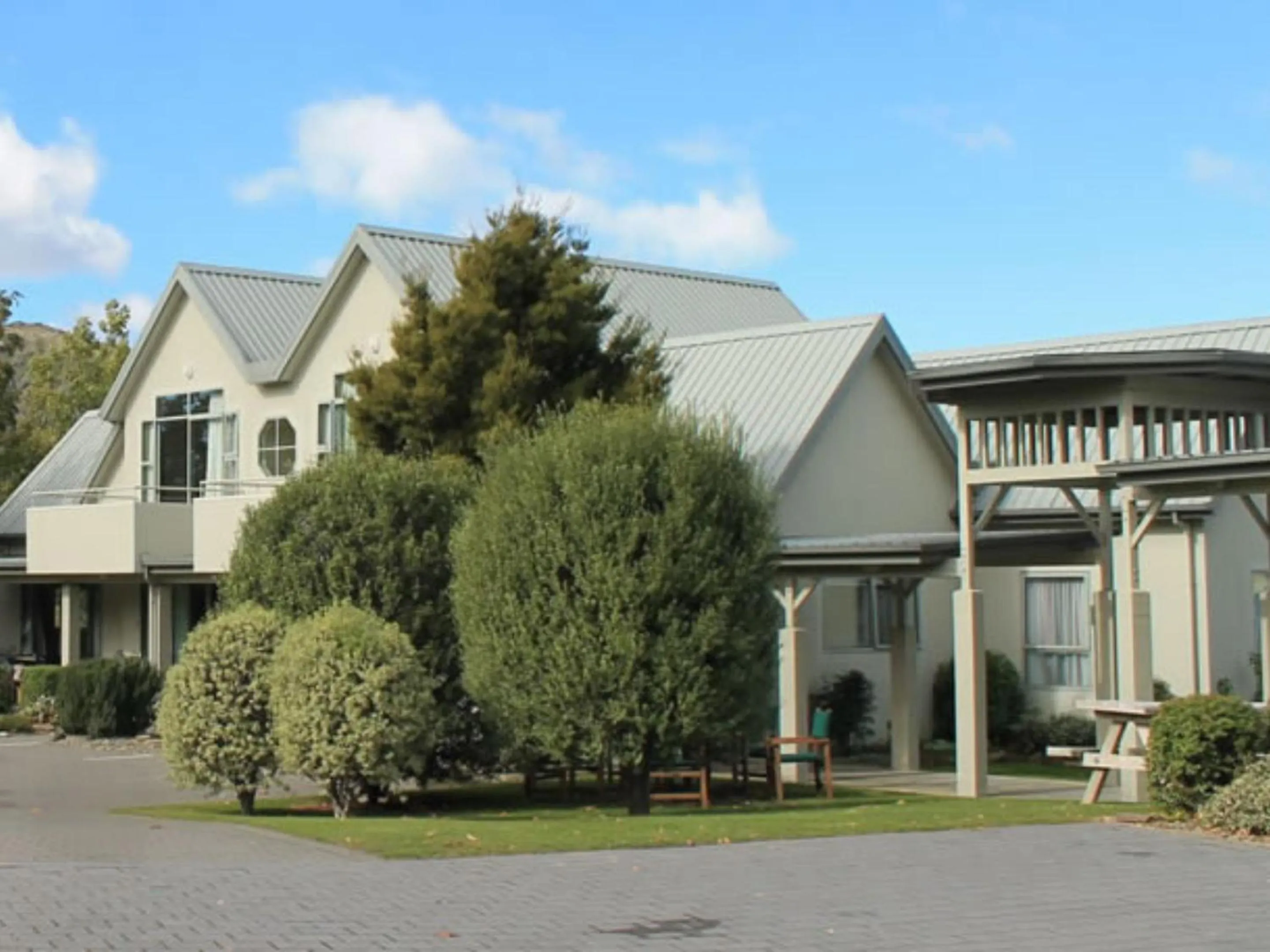 Property building in Colonial Manor Motel